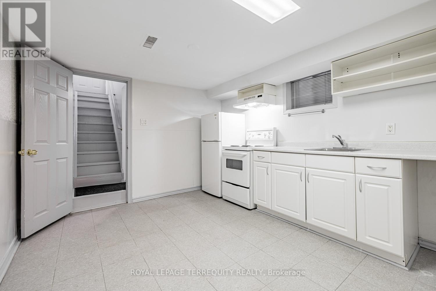 Bsmt - 171 Christie Street, Toronto, Ontario  M6G 3B3 - Photo 9 - C12593956