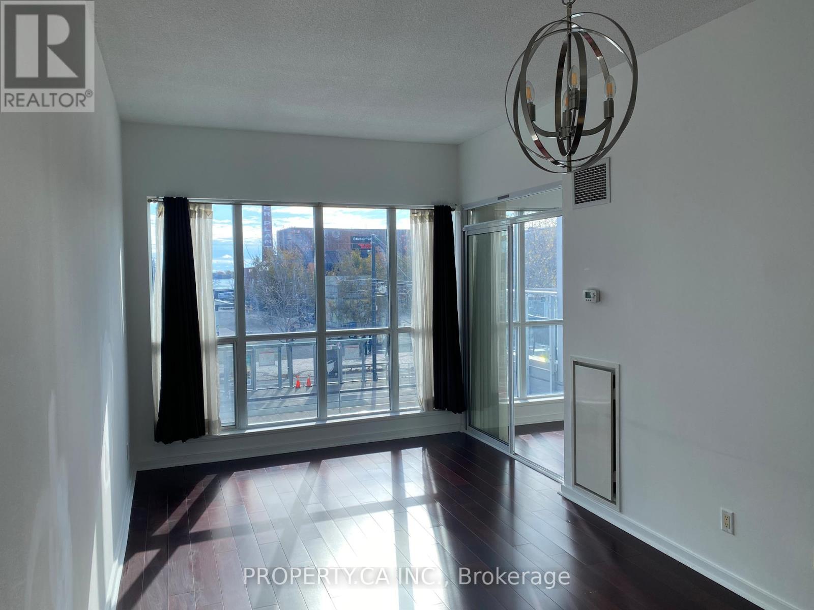 215 - 208 QUEENS QUAY W, Toronto, Ontario