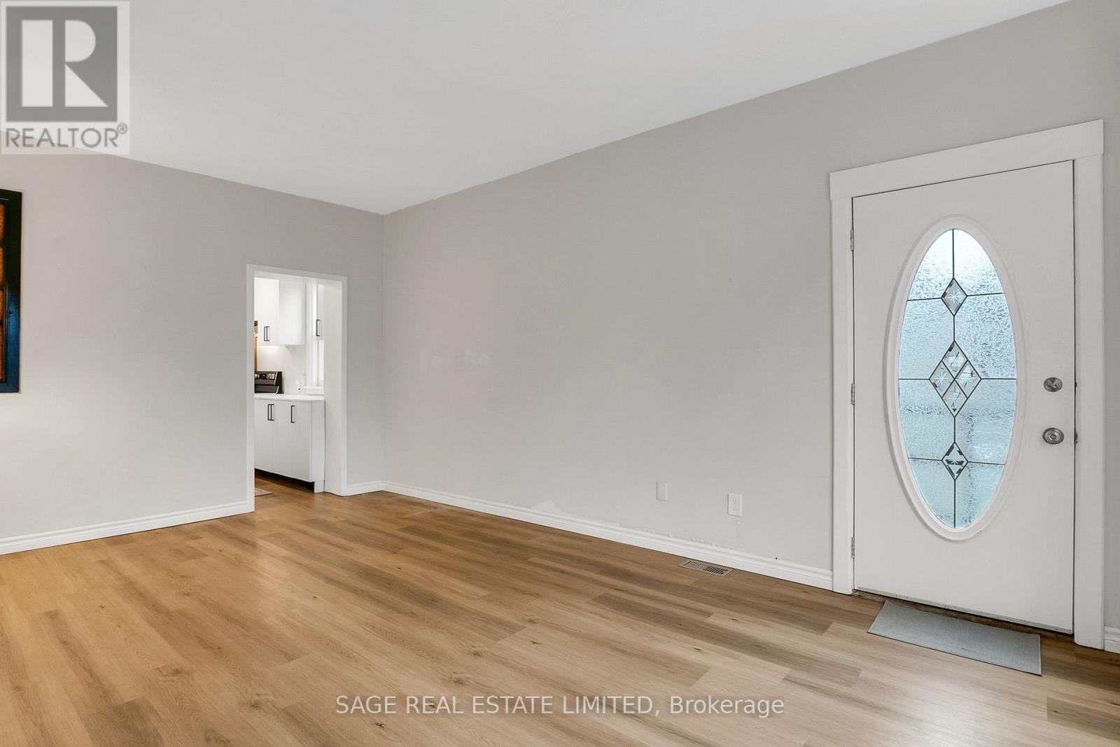 Upper - 633 St Clair Avenue W, Toronto, Ontario  M6G 2Y2 - Photo 7 - C12594062