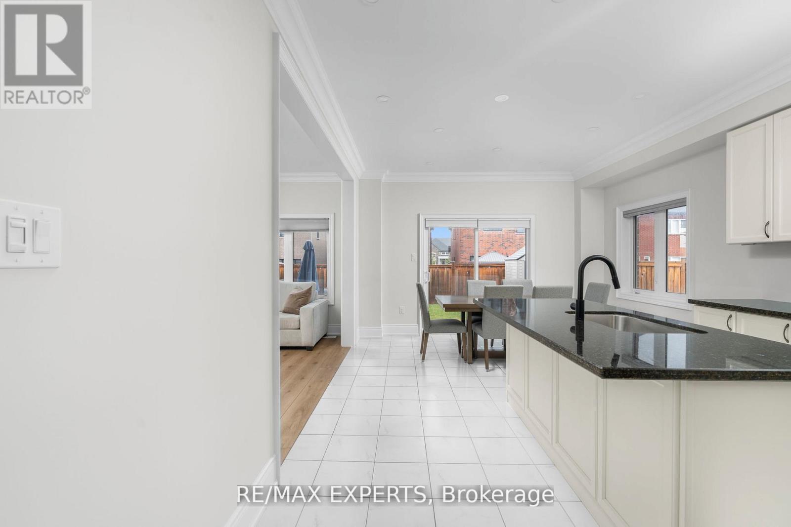 1430 Farrow Crescent, Innisfil, Ontario  L9S 0L6 - Photo 14 - N12593992