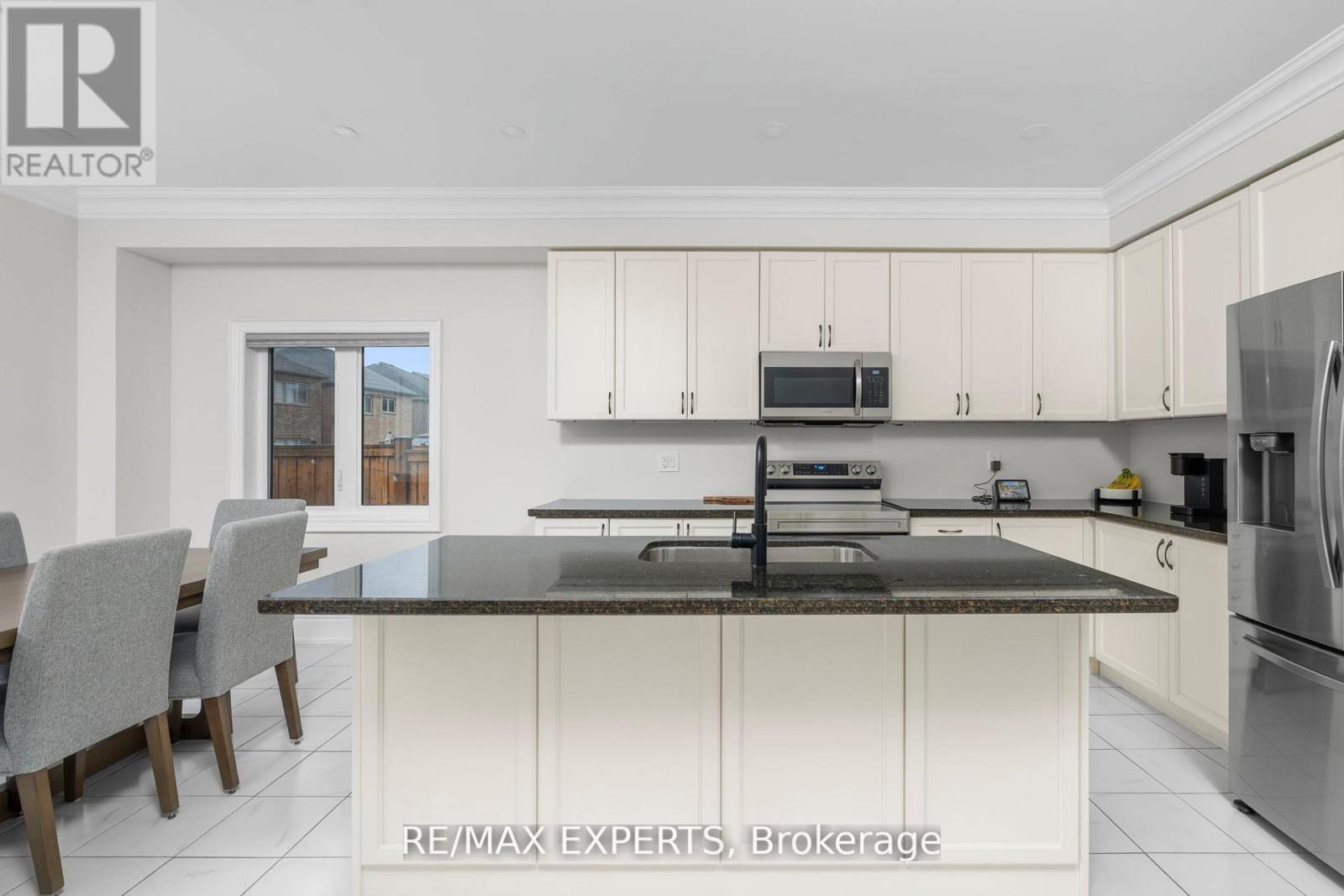 1430 Farrow Crescent, Innisfil, Ontario  L9S 0L6 - Photo 15 - N12593992