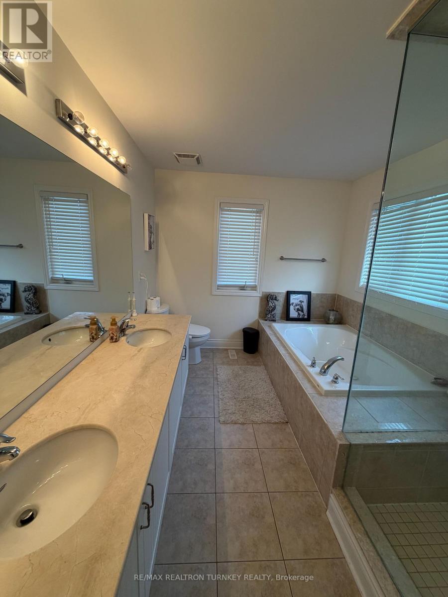 1100 Sherman Brock Circle, Newmarket (Stonehaven-Wyndham), Ontario  L3X 0B2 - Photo 13 - N12594036