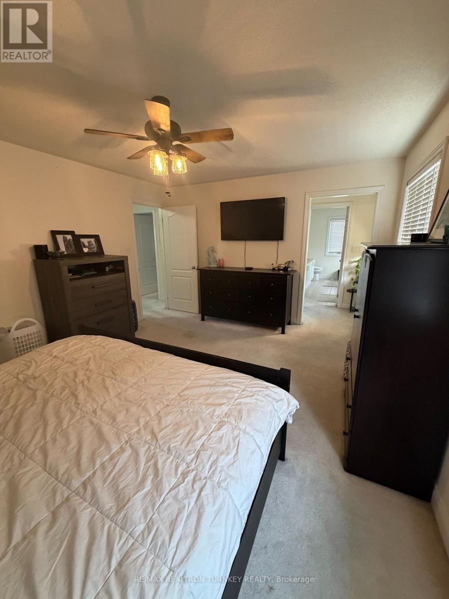 1100 Sherman Brock Circle, Newmarket (Stonehaven-Wyndham), Ontario  L3X 0B2 - Photo 14 - N12594036