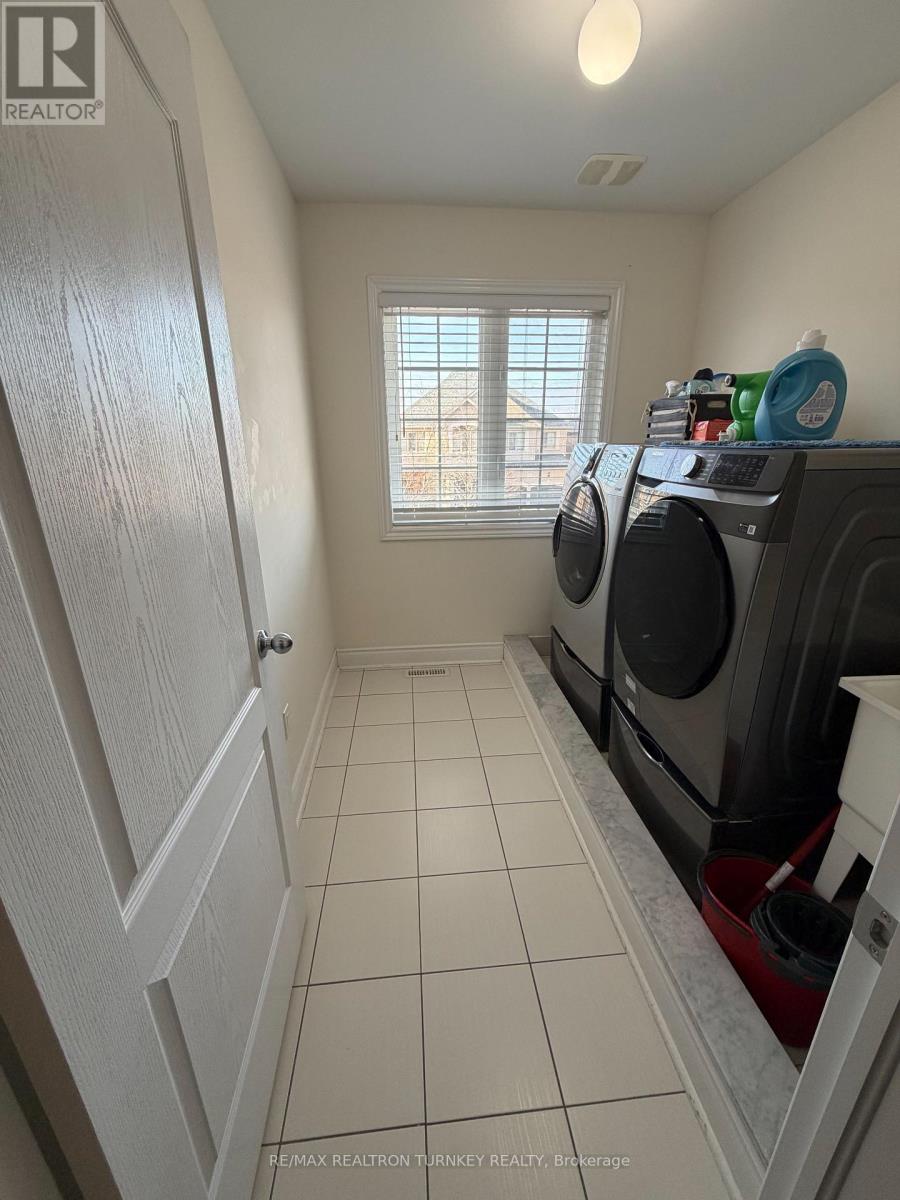 1100 Sherman Brock Circle, Newmarket (Stonehaven-Wyndham), Ontario  L3X 0B2 - Photo 20 - N12594036