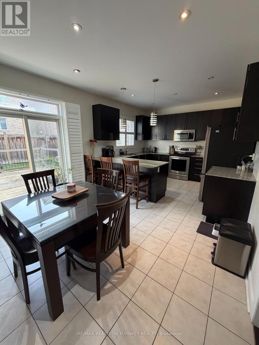 1100 Sherman Brock Circle, Newmarket (Stonehaven-Wyndham), Ontario  L3X 0B2 - Photo 5 - N12594036