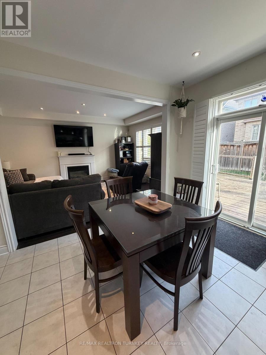 1100 Sherman Brock Circle, Newmarket (Stonehaven-Wyndham), Ontario  L3X 0B2 - Photo 7 - N12594036