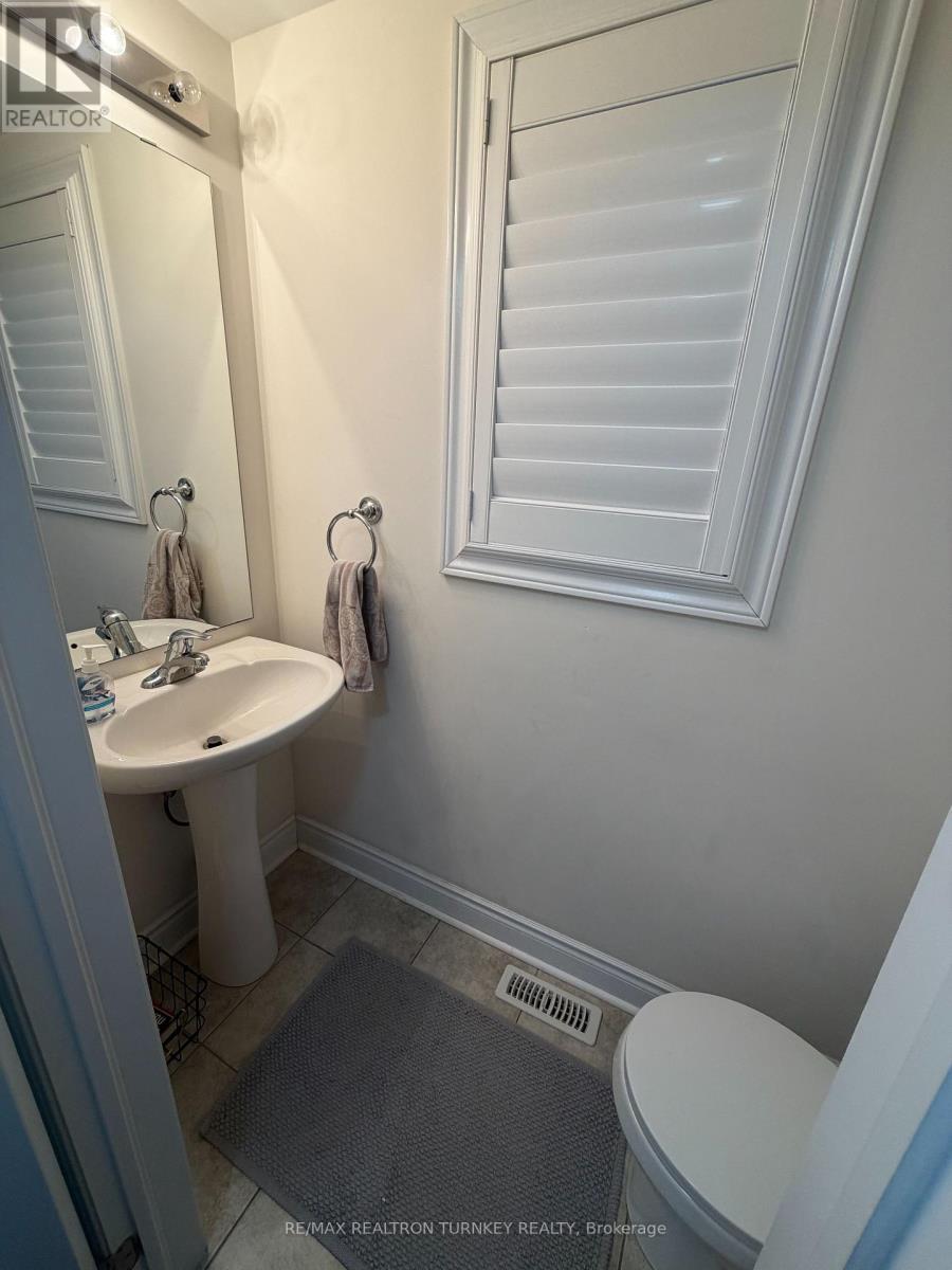 1100 Sherman Brock Circle, Newmarket (Stonehaven-Wyndham), Ontario  L3X 0B2 - Photo 9 - N12594036