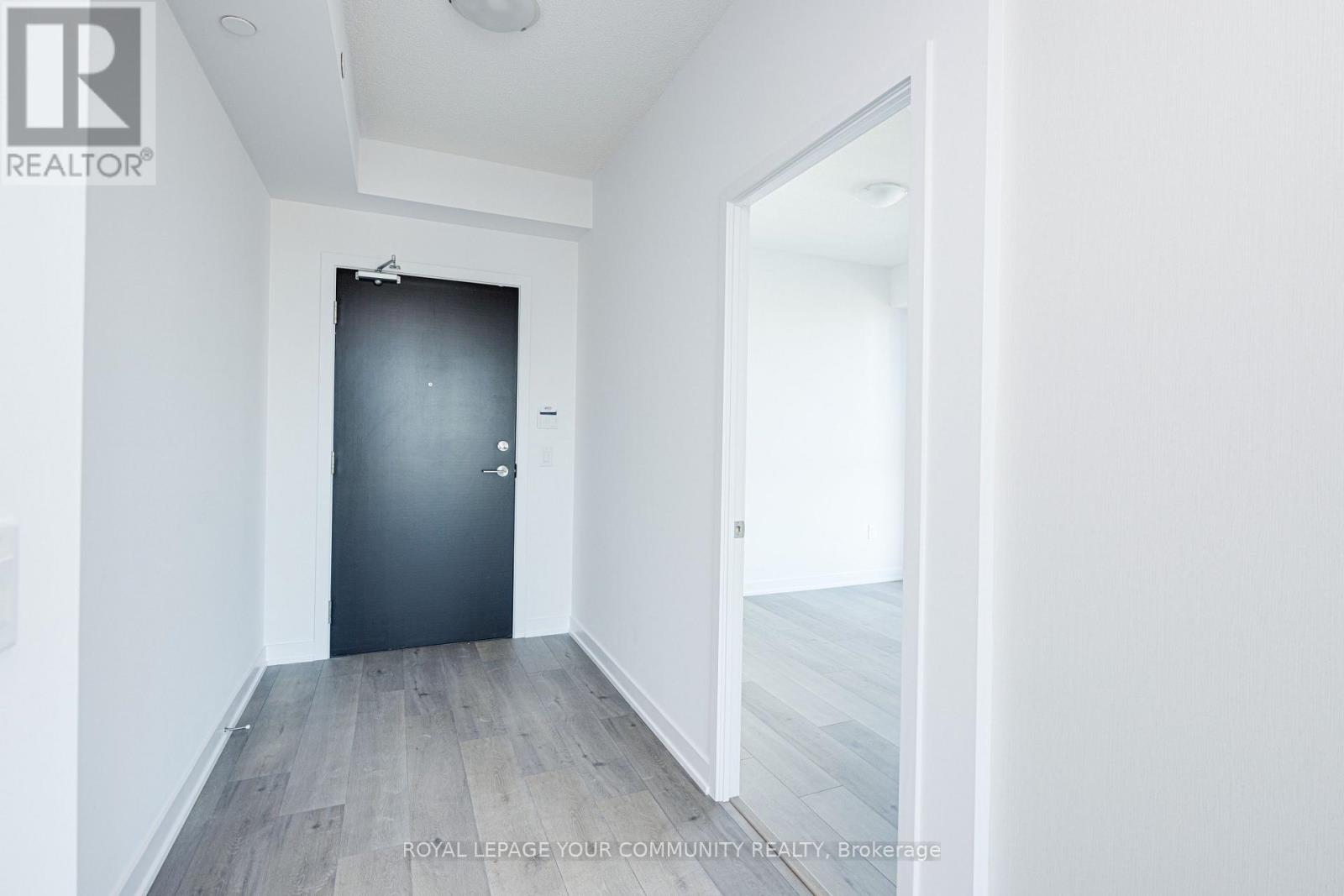 1801 - 38 Honeycrisp Crescent, Vaughan, Ontario  L4K 0M8 - Photo 2 - N12594056