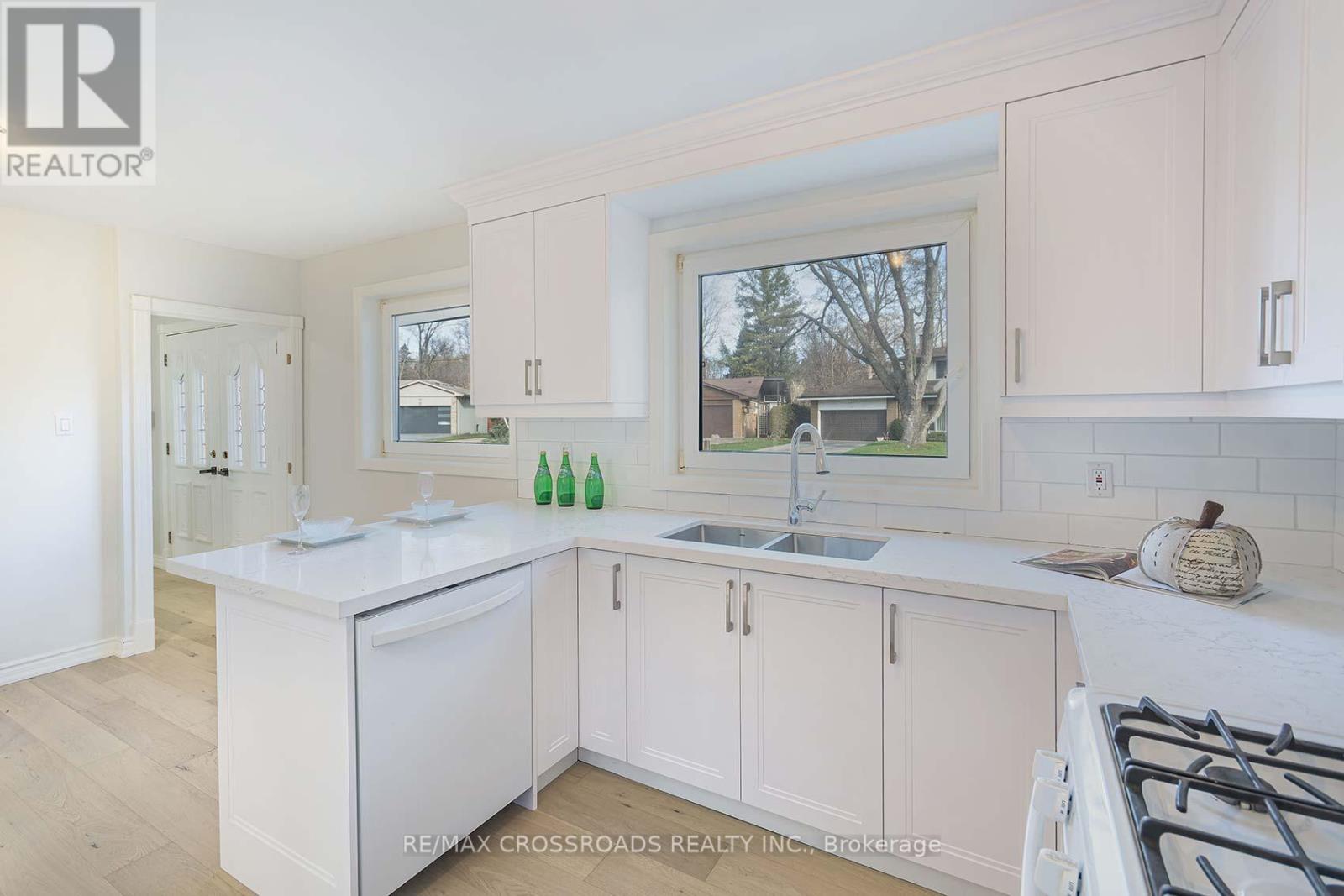 45 Delair Crescent, Markham, Ontario L3T 2M3 - Photo 11 - N12594072