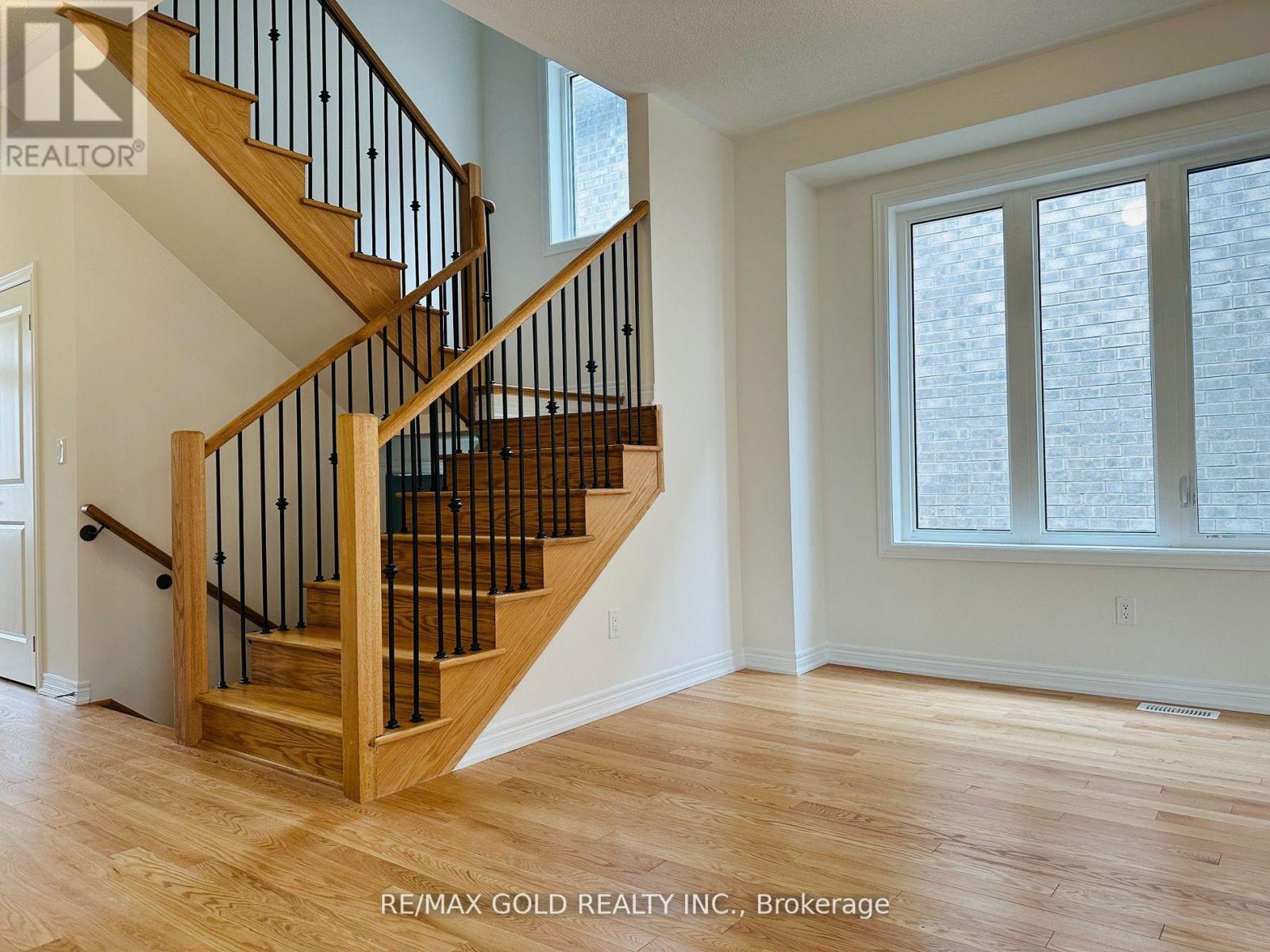 1345 Davis Loop, Innisfil (Lefroy), Ontario  L0L 0B1 - Photo 2 - N12594082