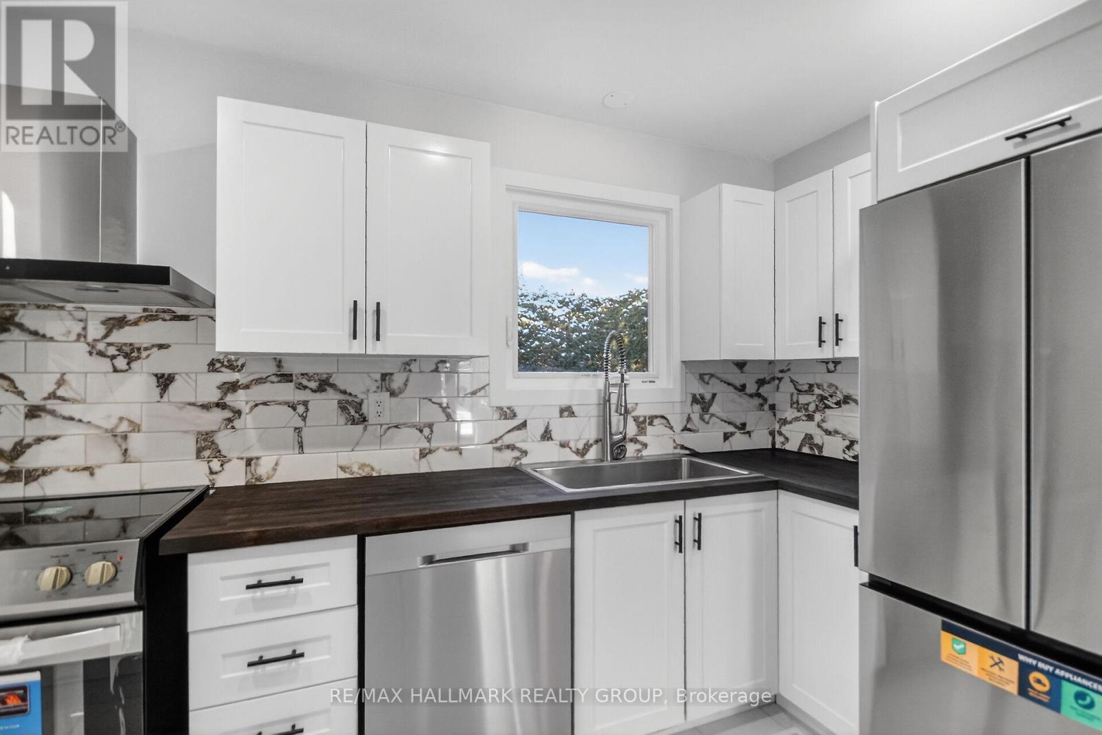 15 Scharf Lane, Ottawa, Ontario K2L 2K3 - Photo 17 - X12593996