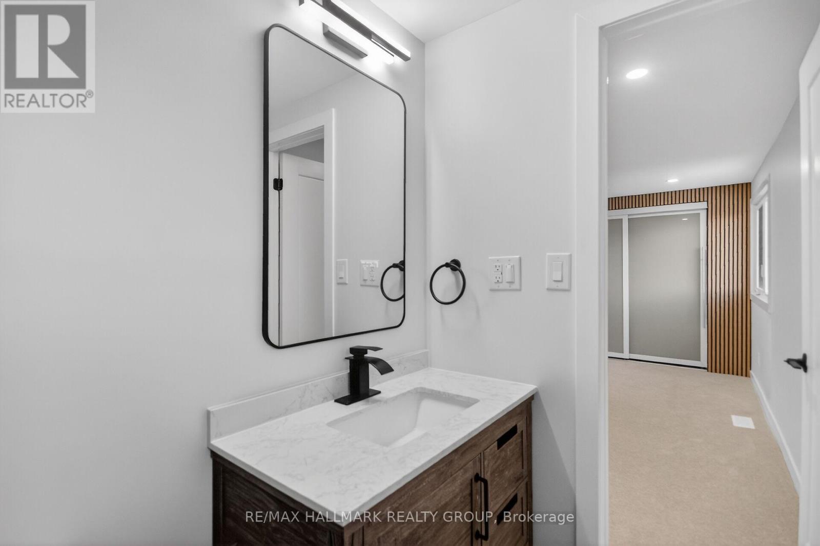 15 Scharf Lane, Ottawa, Ontario K2L 2K3 - Photo 29 - X12593996