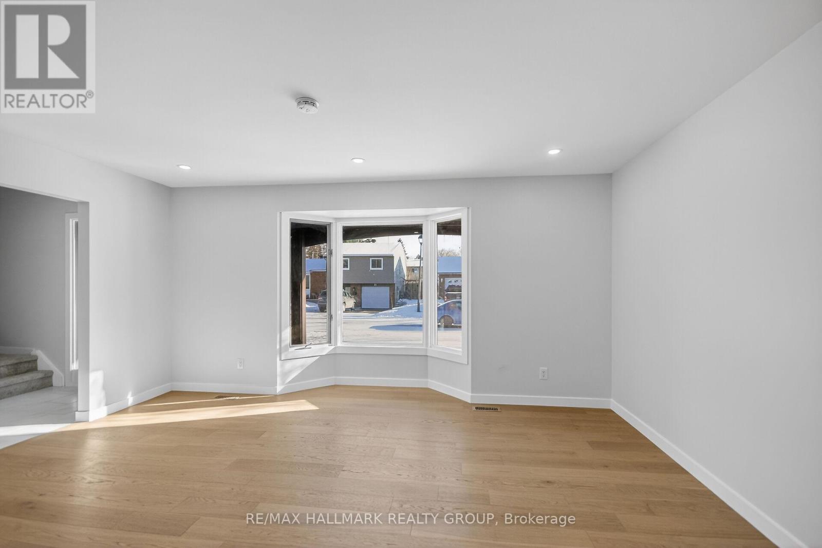 15 Scharf Lane, Ottawa, Ontario K2L 2K3 - Photo 8 - X12593996