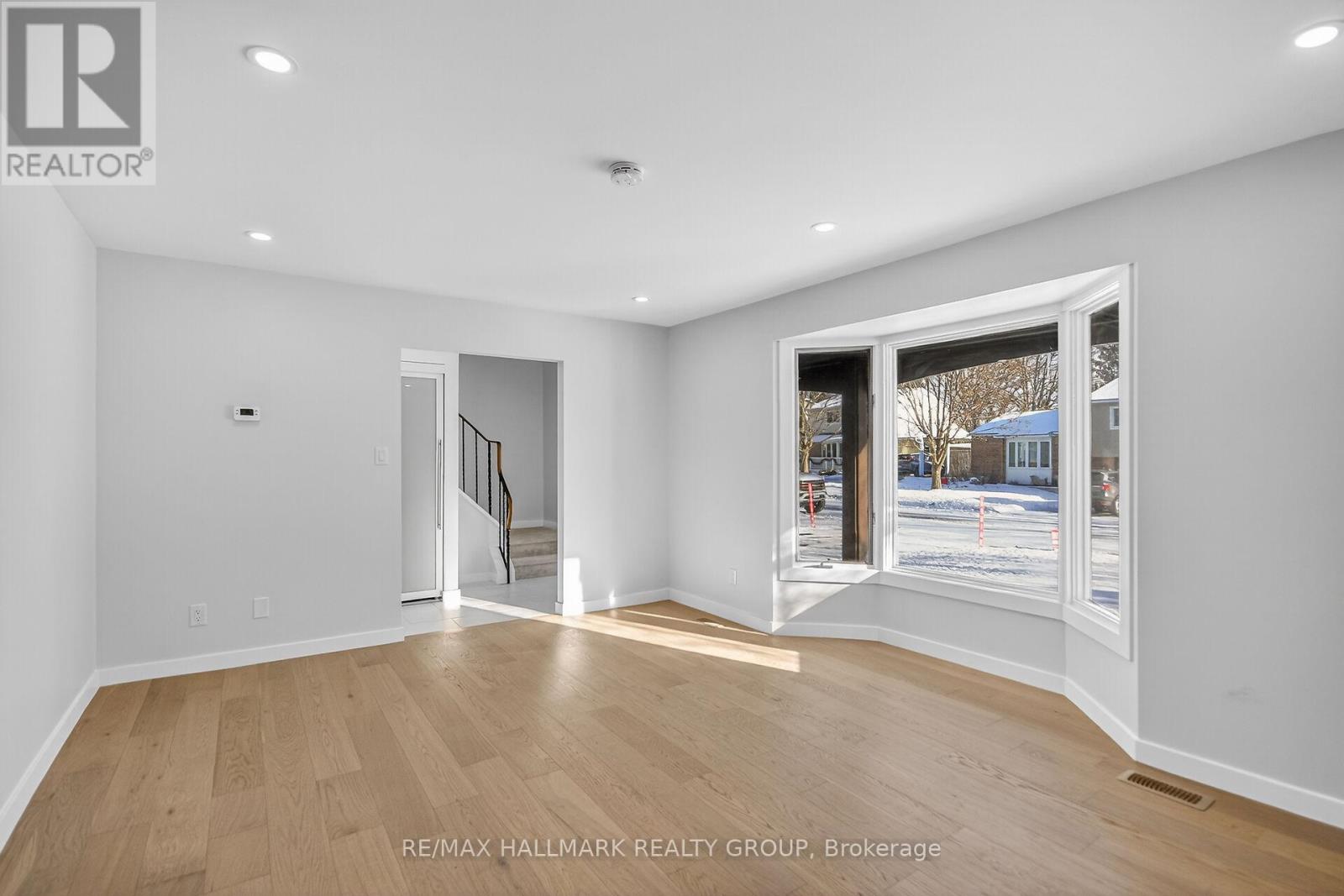 15 Scharf Lane, Ottawa, Ontario K2L 2K3 - Photo 9 - X12593996