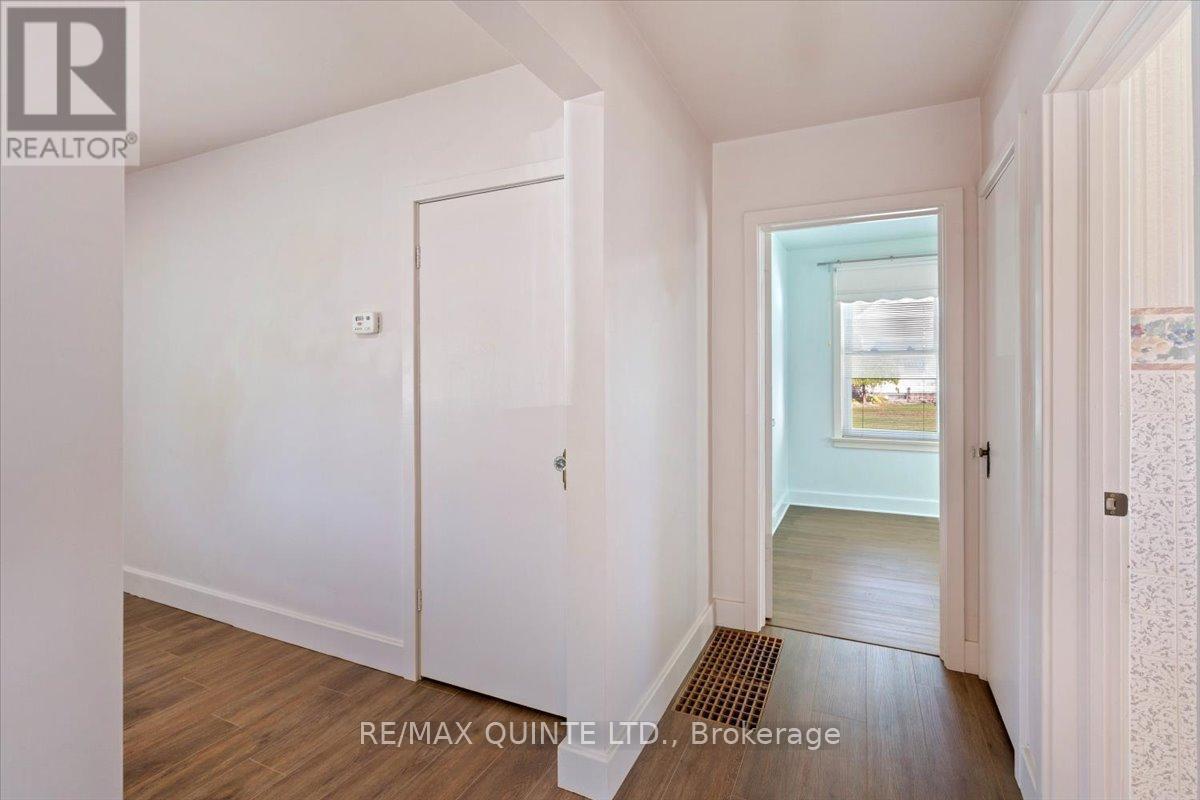 22 Holmes Road, Belleville, Ontario  K8P 4G6 - Photo 11 - X12594274