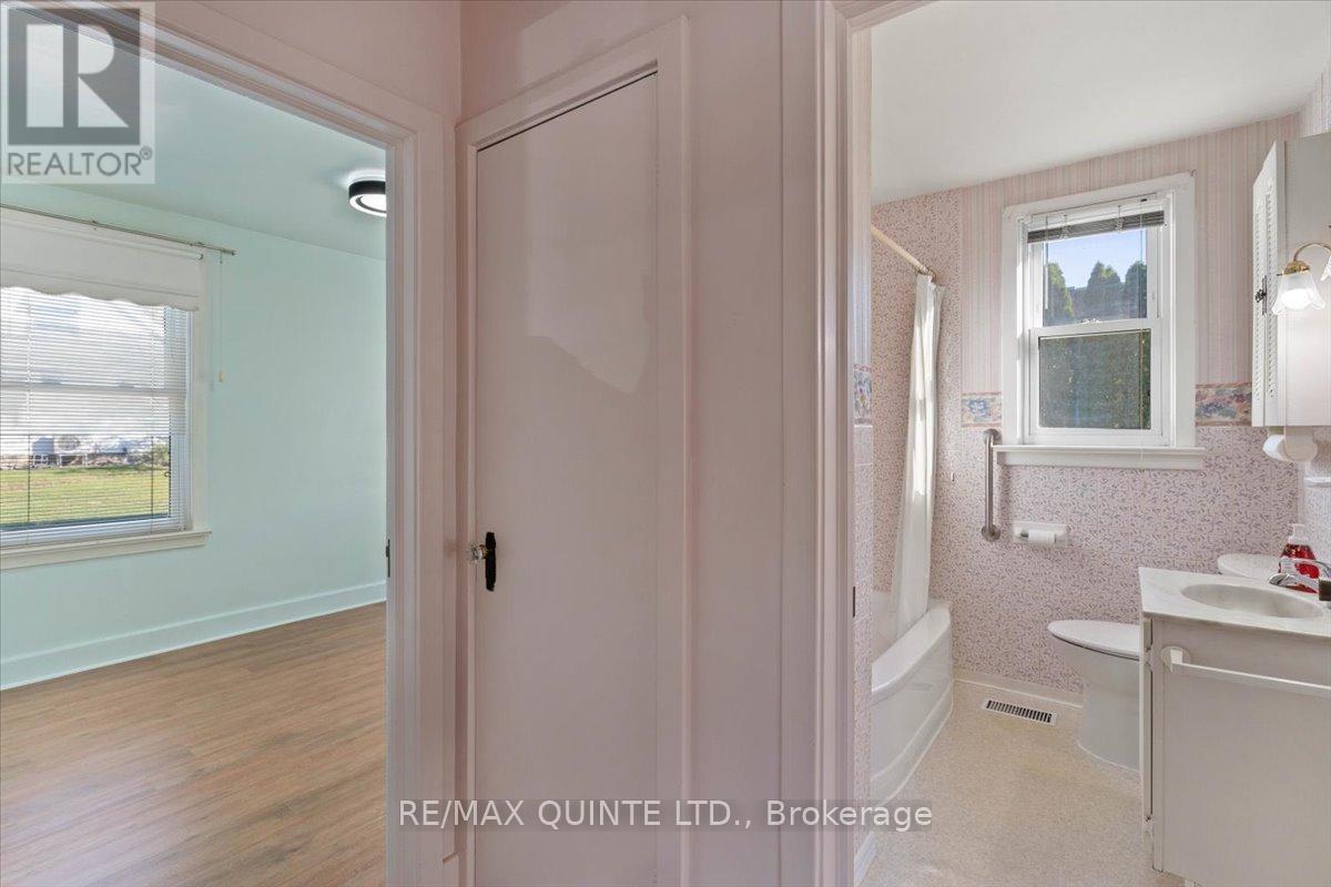 22 Holmes Road, Belleville, Ontario  K8P 4G6 - Photo 12 - X12594274