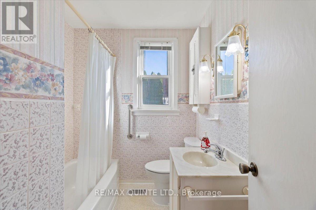 22 Holmes Road, Belleville, Ontario  K8P 4G6 - Photo 13 - X12594274