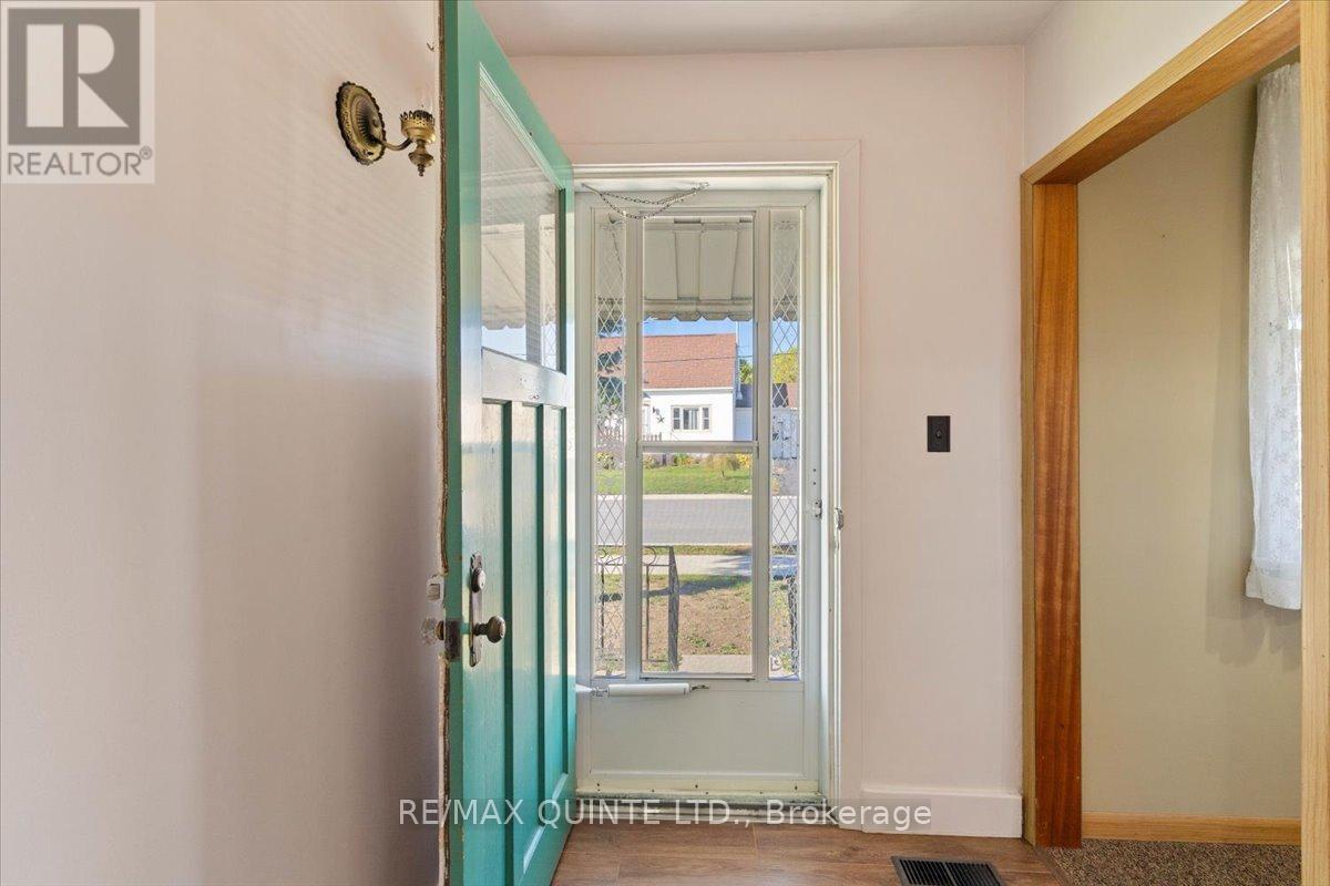 22 Holmes Road, Belleville, Ontario  K8P 4G6 - Photo 4 - X12594274