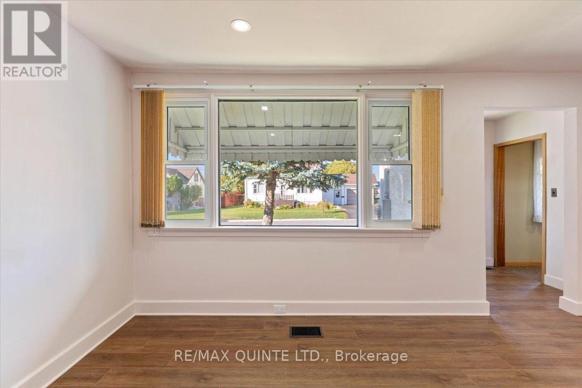 22 Holmes Road, Belleville, Ontario  K8P 4G6 - Photo 5 - X12594274