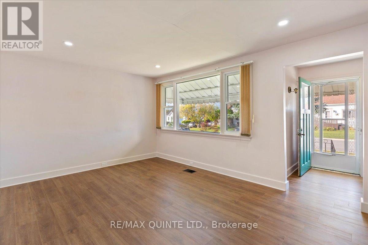 22 Holmes Road, Belleville, Ontario  K8P 4G6 - Photo 6 - X12594274