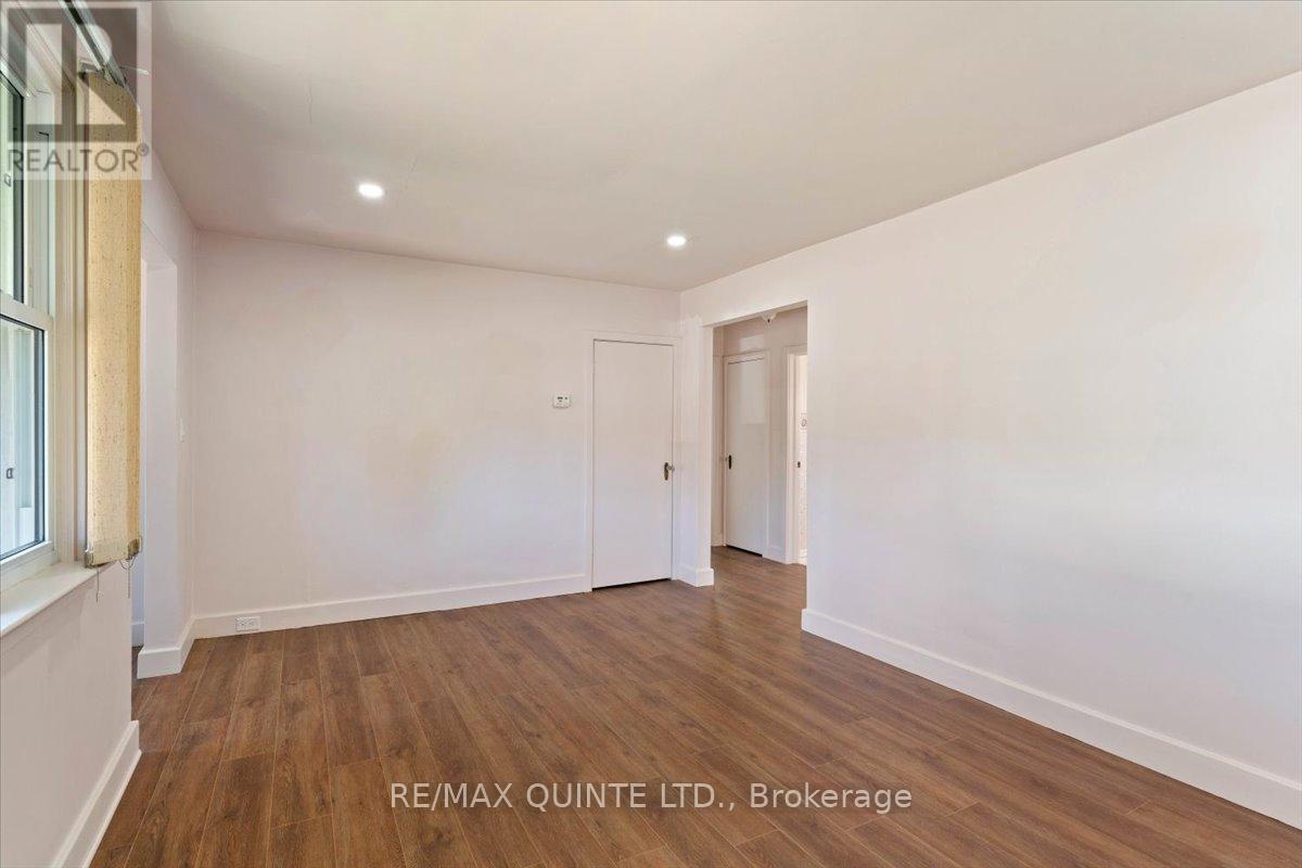 22 Holmes Road, Belleville, Ontario  K8P 4G6 - Photo 8 - X12594274