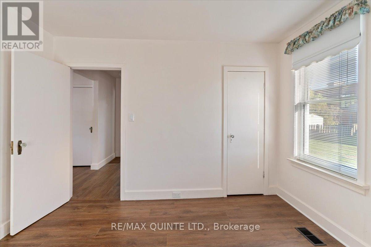 22 Holmes Road, Belleville, Ontario  K8P 4G6 - Photo 9 - X12594274