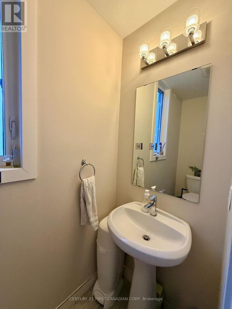 941 - 941 Battery Park, London North, Ontario N6H 0J7 - Photo 16 - X12594176