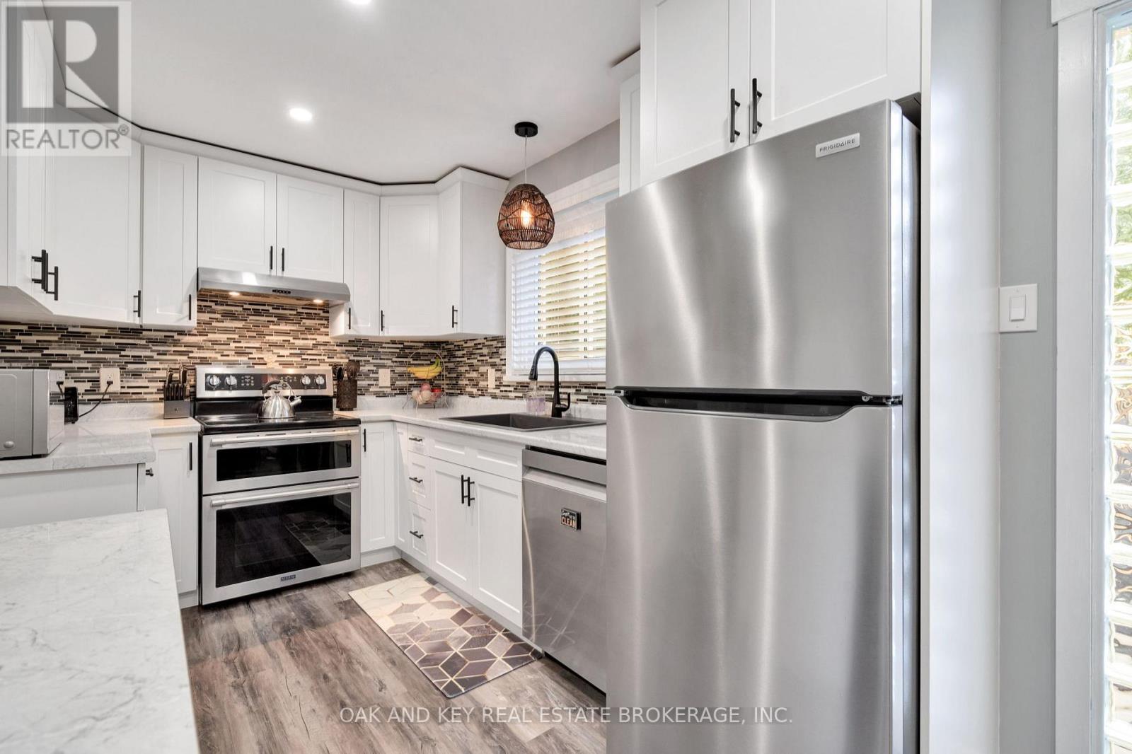 392 Homestead Court, London North, Ontario N6G 2E9 - Photo 7 - X12594182