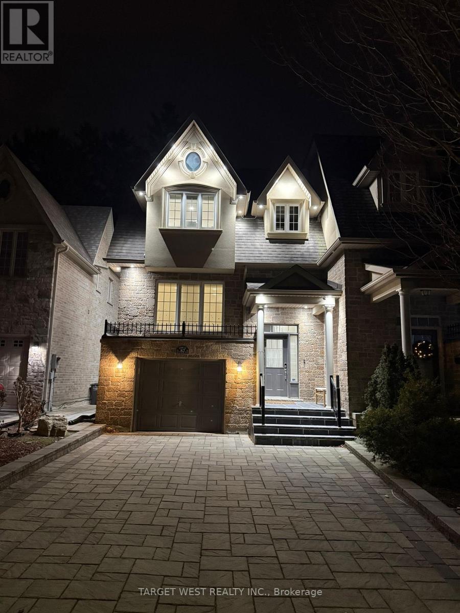 87 Park Street W, Mississauga, Ontario  L5H 1L2 - Photo 4 - W12572464