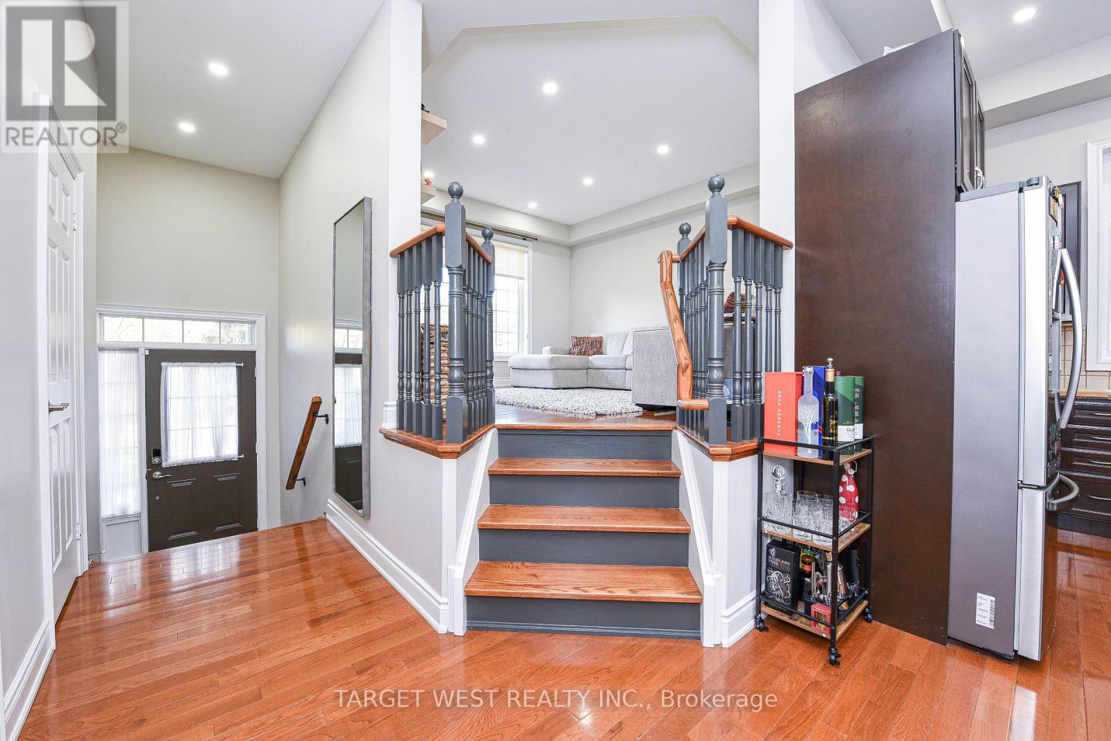 87 Park Street W, Mississauga, Ontario  L5H 1L2 - Photo 6 - W12572464