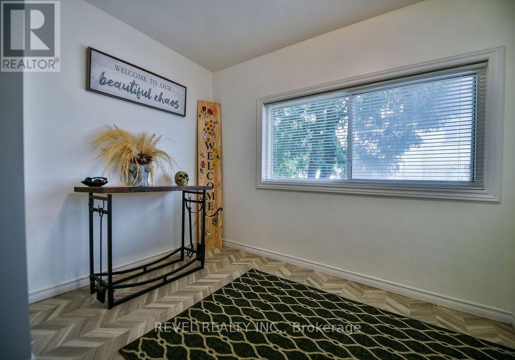 20 First Avenue, Timmins (Ts - Se), Ontario  P4N 1G5 - Photo 5 - T12594286