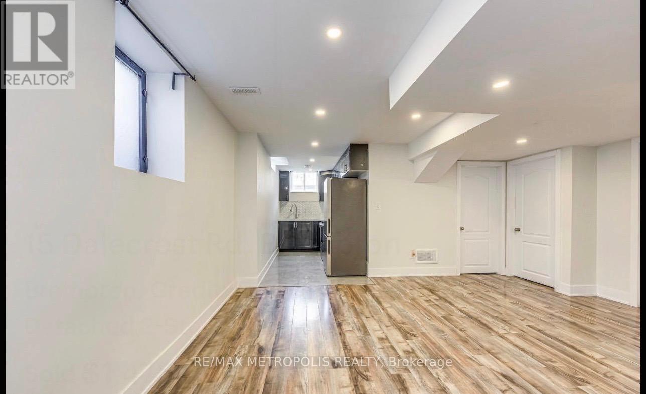 15 Dalecrest Road, Brampton (Credit Valley), Ontario  L6X 5N3 - Photo 2 - W12593954