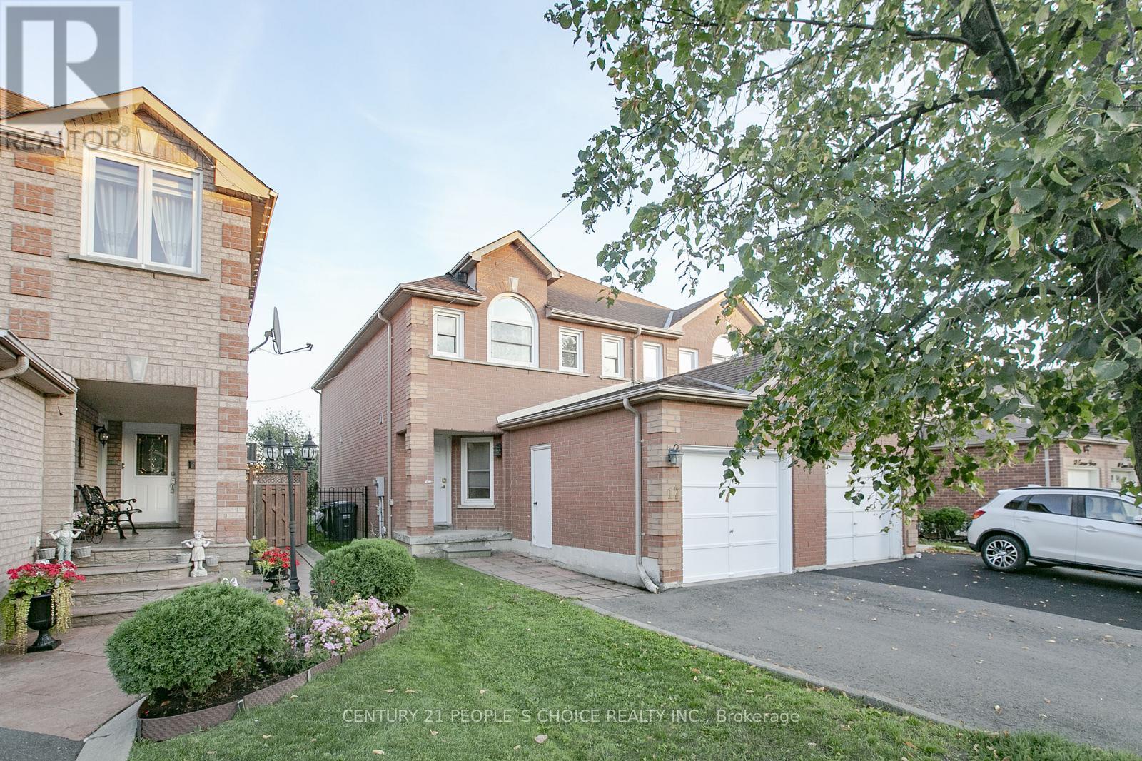 17 Caruso Drive, Brampton (Fletcher's West), Ontario  L6Y 5B1 - Photo 3 - W12593960