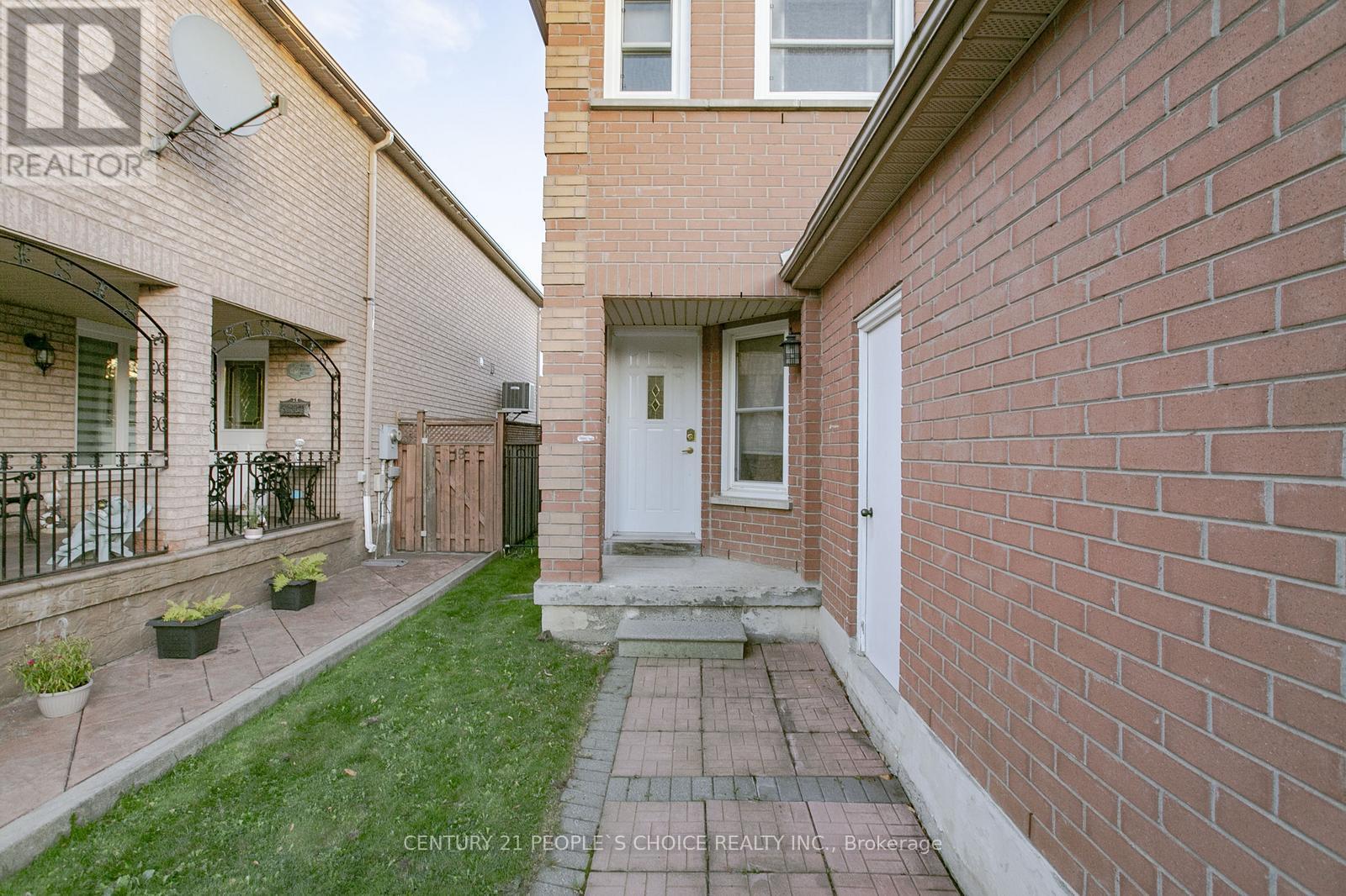 17 Caruso Drive, Brampton (Fletcher's West), Ontario  L6Y 5B1 - Photo 5 - W12593960