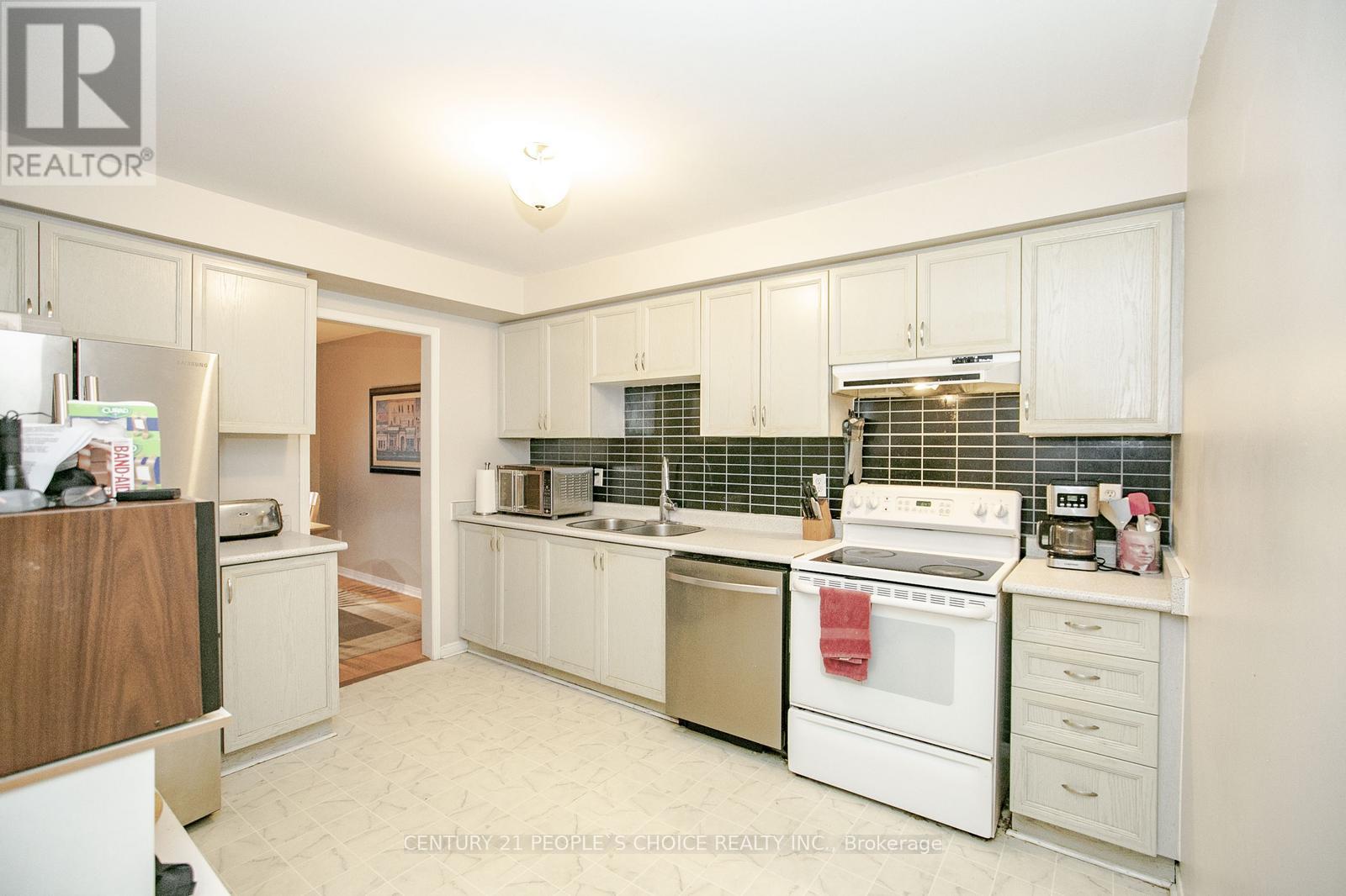 17 Caruso Drive, Brampton (Fletcher's West), Ontario  L6Y 5B1 - Photo 9 - W12593960