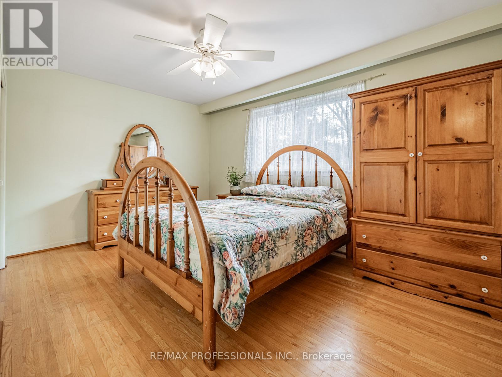 19 Pylon Place, Toronto (Elms-Old Rexdale), Ontario  M9W 2P3 - Photo 12 - W12593984