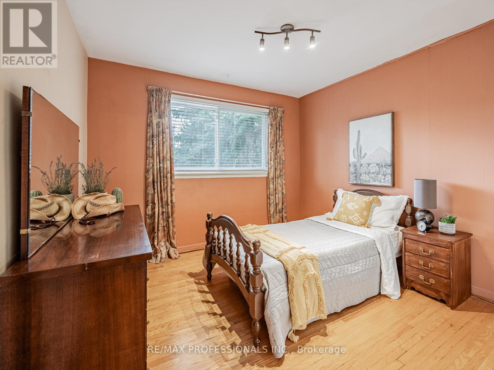 19 Pylon Place, Toronto (Elms-Old Rexdale), Ontario  M9W 2P3 - Photo 13 - W12593984