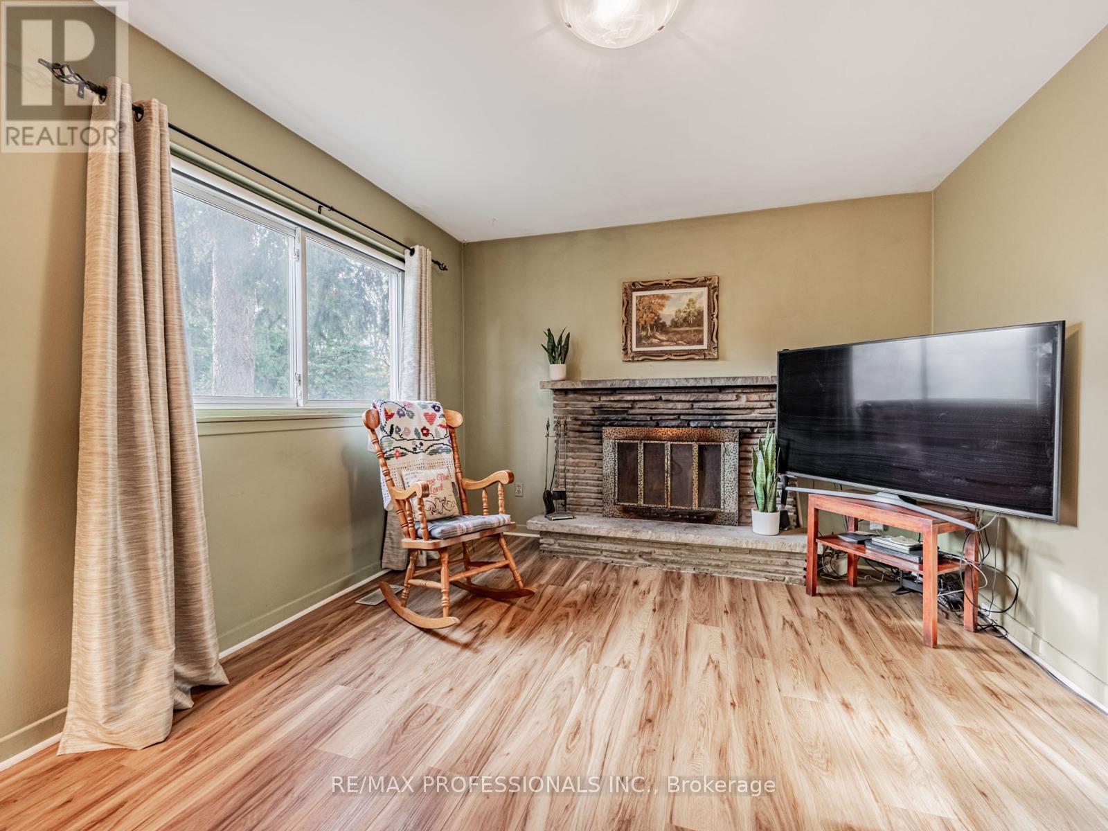 19 Pylon Place, Toronto (Elms-Old Rexdale), Ontario  M9W 2P3 - Photo 16 - W12593984