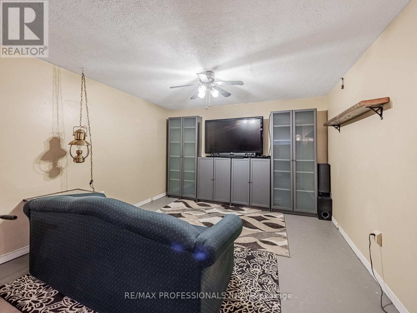 19 Pylon Place, Toronto (Elms-Old Rexdale), Ontario  M9W 2P3 - Photo 22 - W12593984