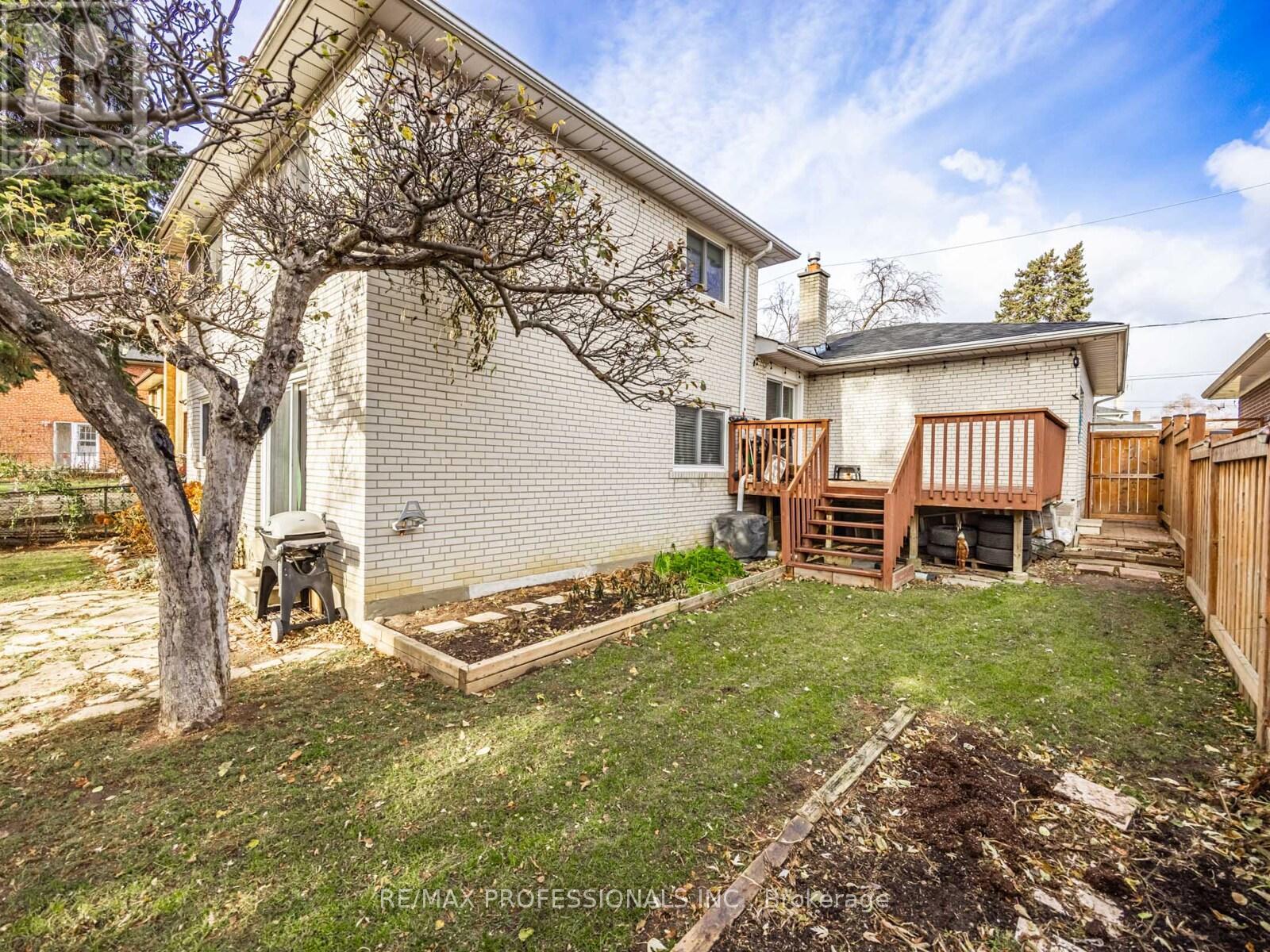 19 Pylon Place, Toronto (Elms-Old Rexdale), Ontario  M9W 2P3 - Photo 25 - W12593984