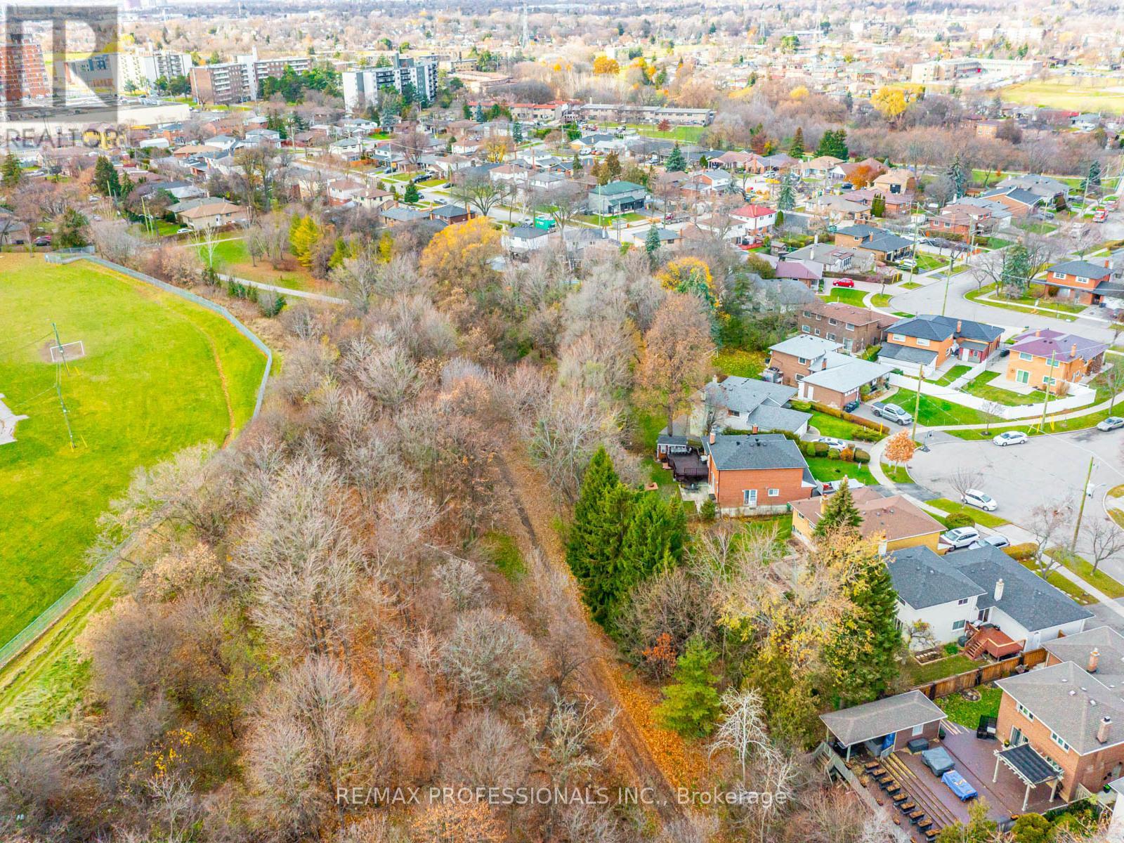 19 Pylon Place, Toronto (Elms-Old Rexdale), Ontario  M9W 2P3 - Photo 29 - W12593984