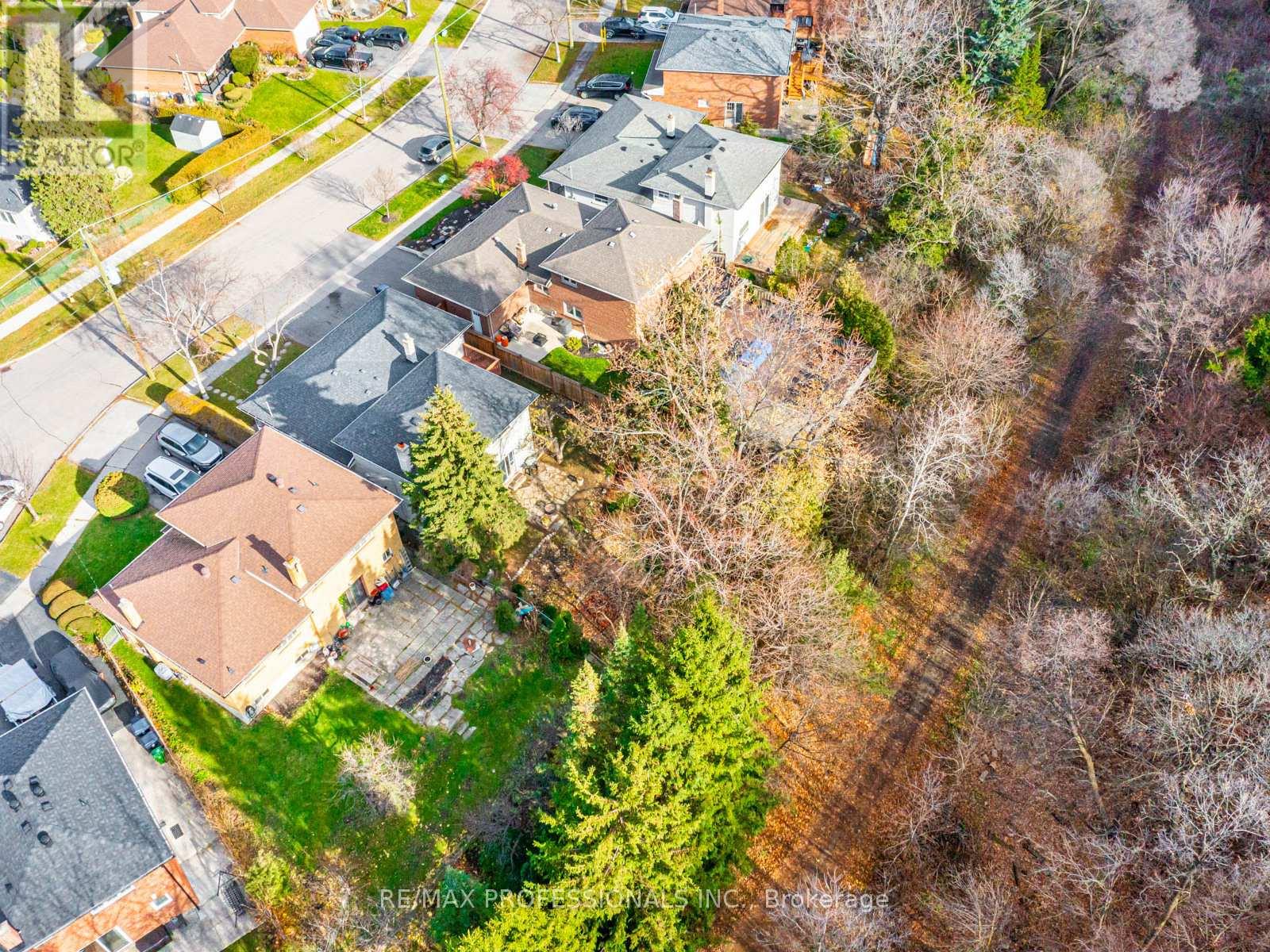 19 Pylon Place, Toronto (Elms-Old Rexdale), Ontario  M9W 2P3 - Photo 31 - W12593984