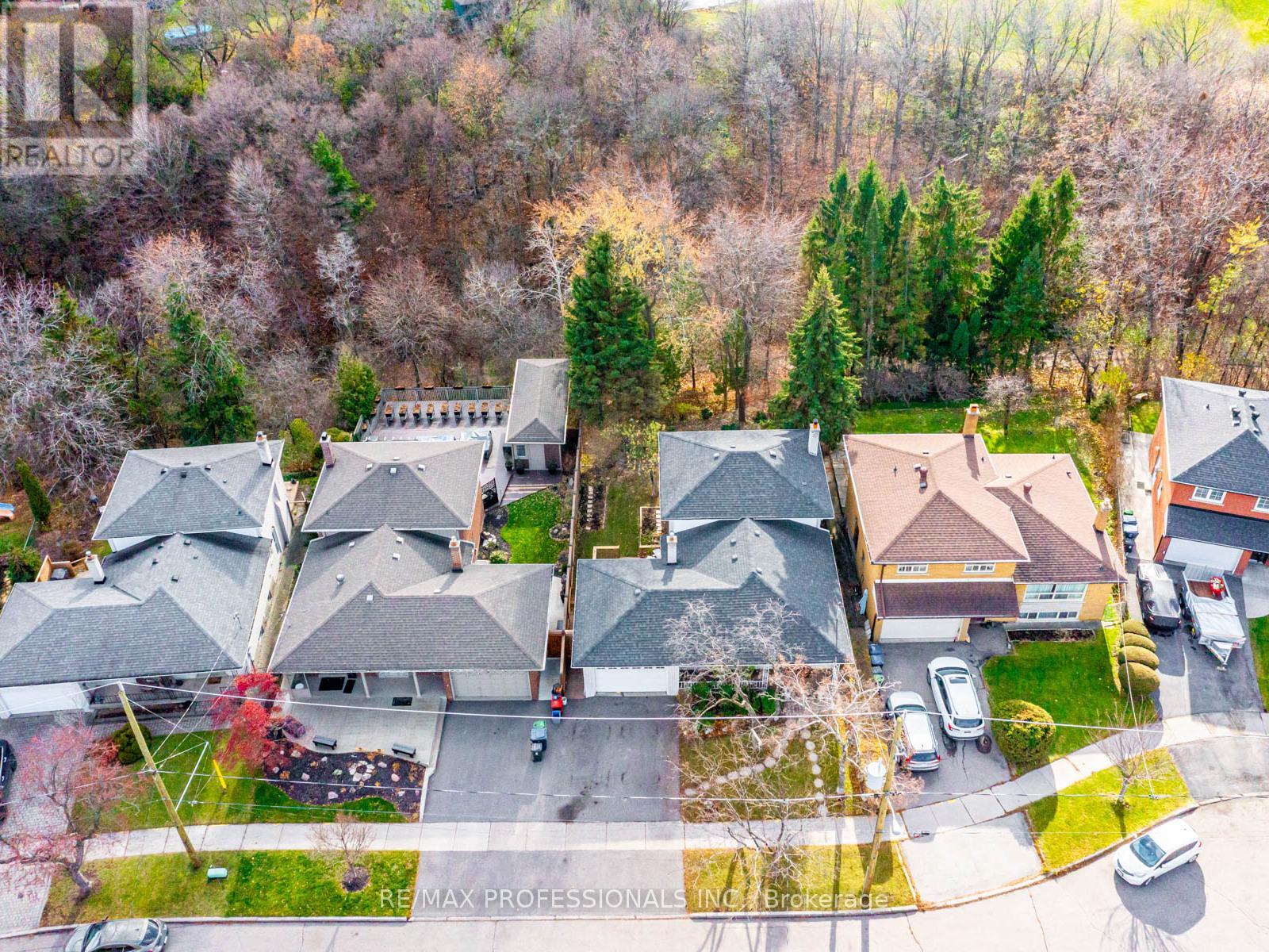 19 Pylon Place, Toronto (Elms-Old Rexdale), Ontario  M9W 2P3 - Photo 32 - W12593984