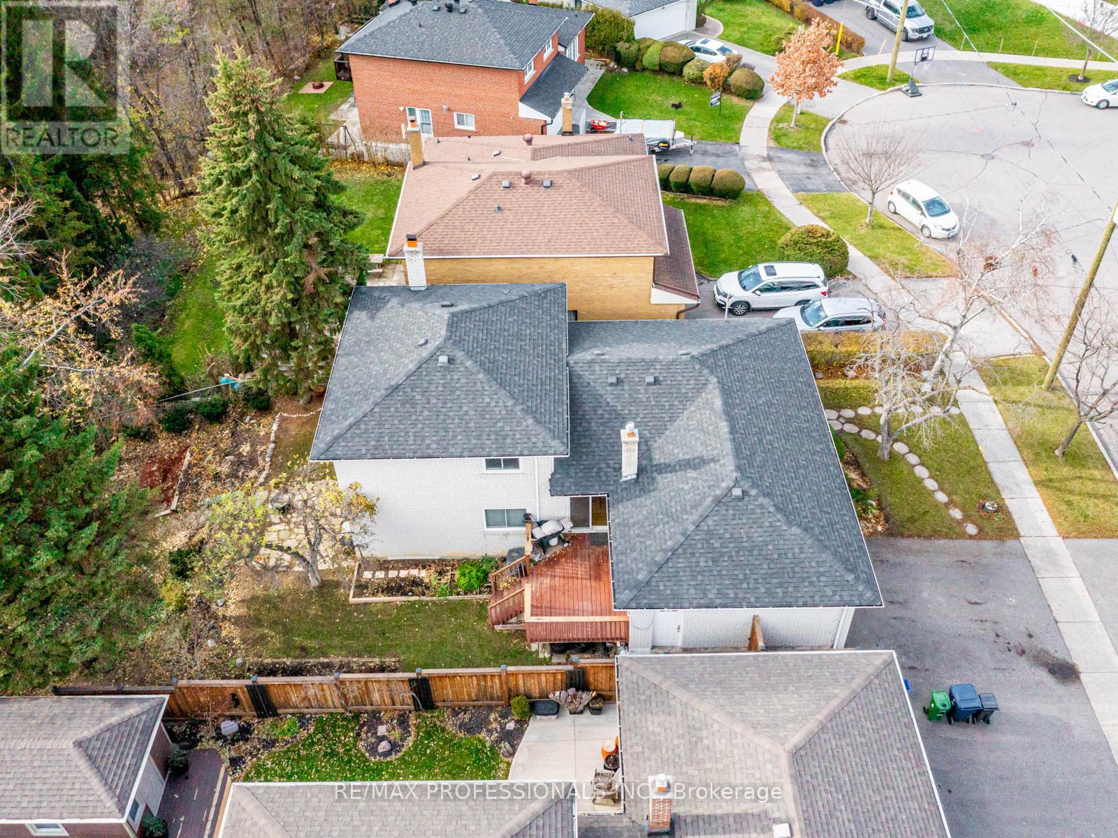 19 Pylon Place, Toronto (Elms-Old Rexdale), Ontario  M9W 2P3 - Photo 33 - W12593984