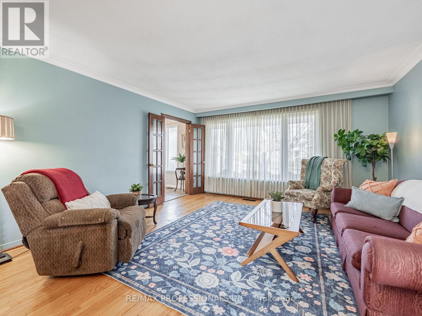 19 Pylon Place, Toronto (Elms-Old Rexdale), Ontario  M9W 2P3 - Photo 5 - W12593984