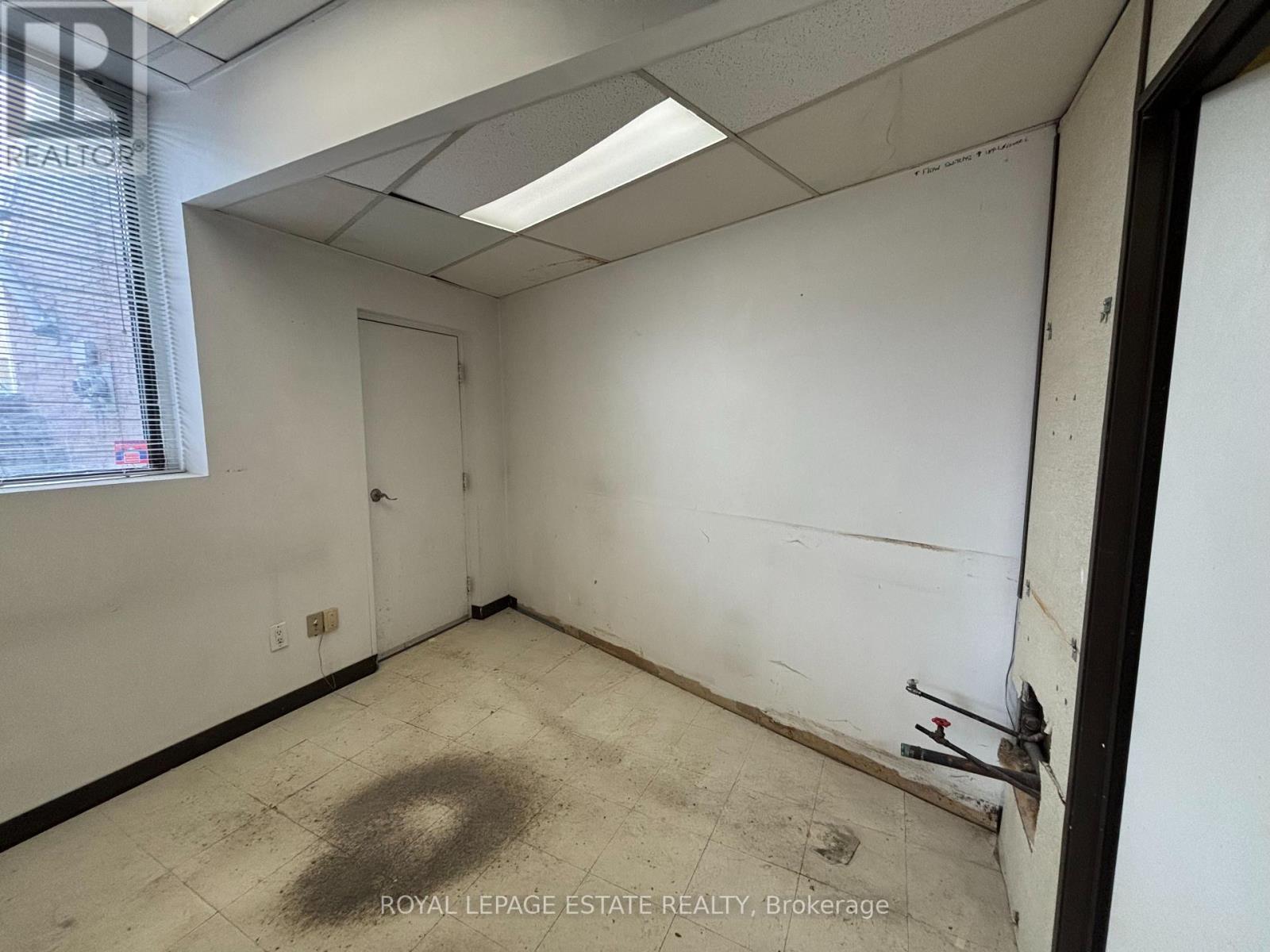 A - 12 Jane Street, Toronto (Lambton Baby Point), Ontario  M6S 3Y2 - Photo 9 - W12593998