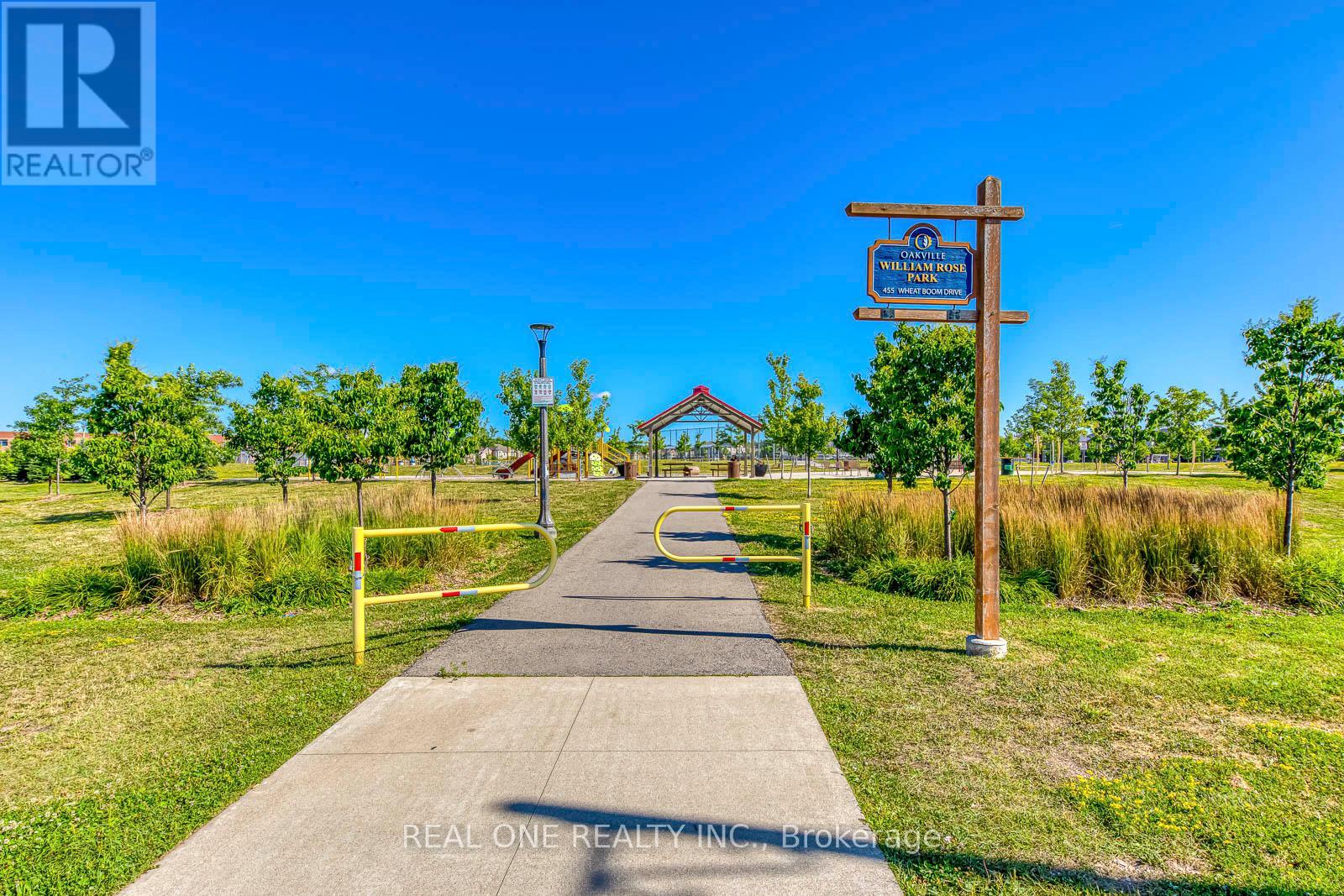 3116 Postridge Drive, Oakville, Ontario L6H 0P9 - Photo 4 - W12594002