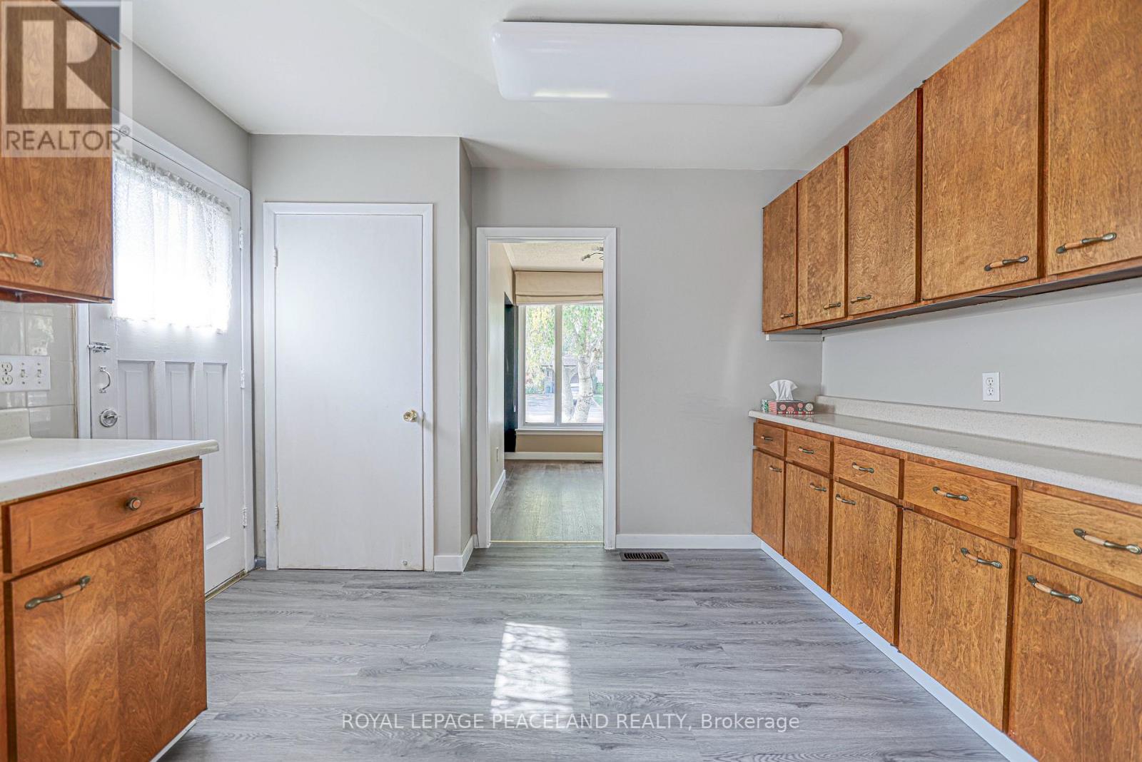 1097 Parthia Crescent, Mississauga, Ontario  L4Y 2L3 - Photo 11 - W12594020