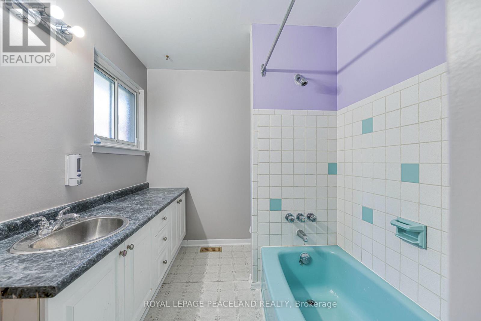 1097 Parthia Crescent, Mississauga, Ontario  L4Y 2L3 - Photo 19 - W12594020