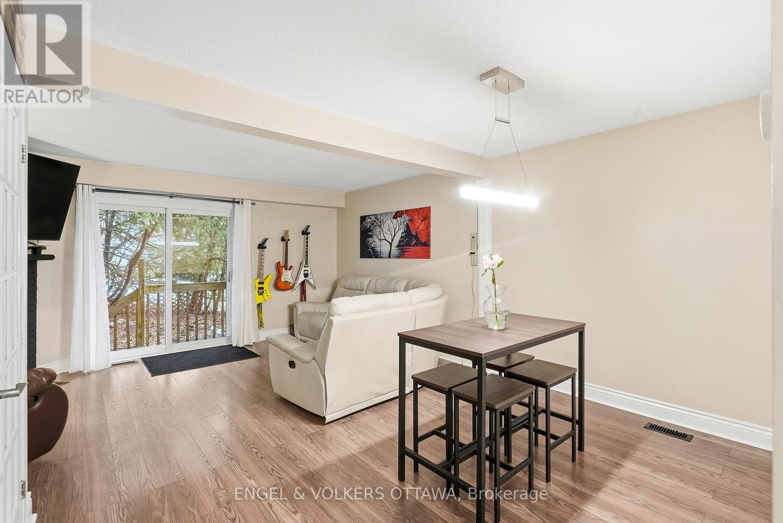 20 - 80 Mcdermot Court, Ottawa, Ontario  K2L 3V1 - Photo 2 - X12594204